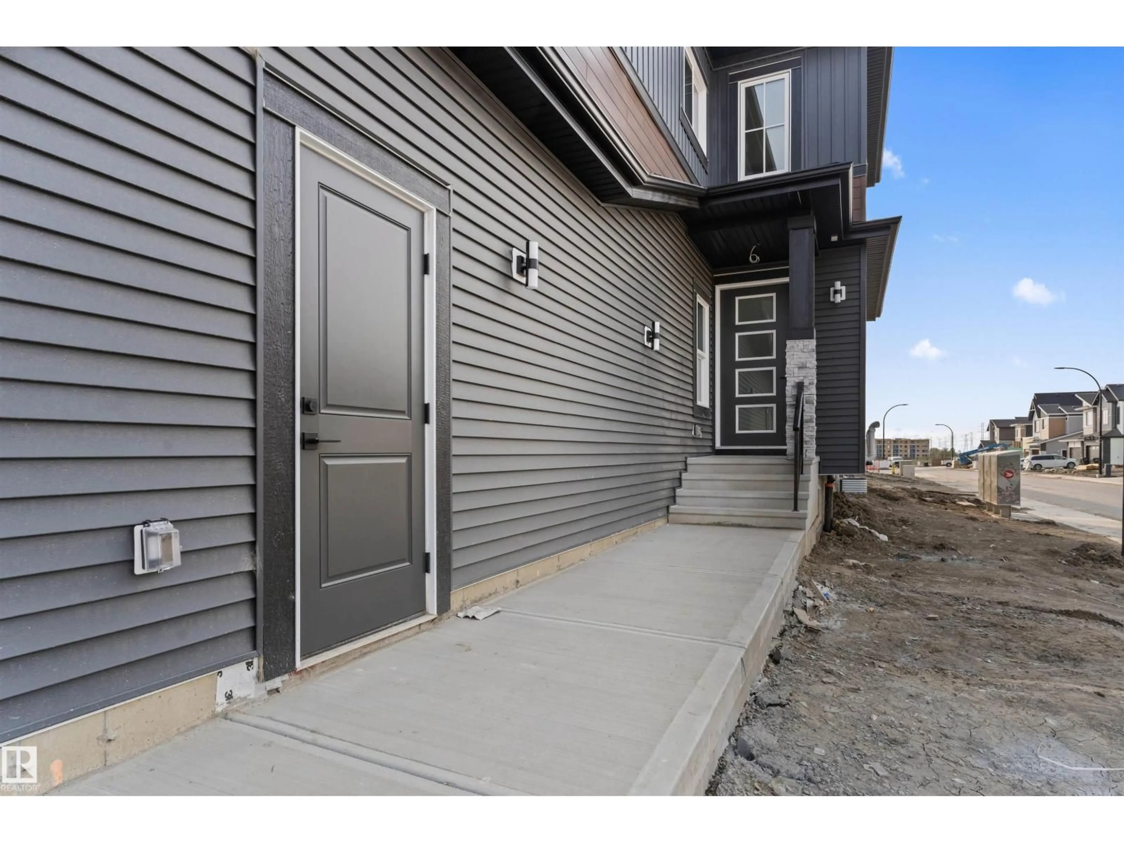 Indoor entryway for 221 CRYSTAL CREEK DR, Leduc Alberta T9E0X6