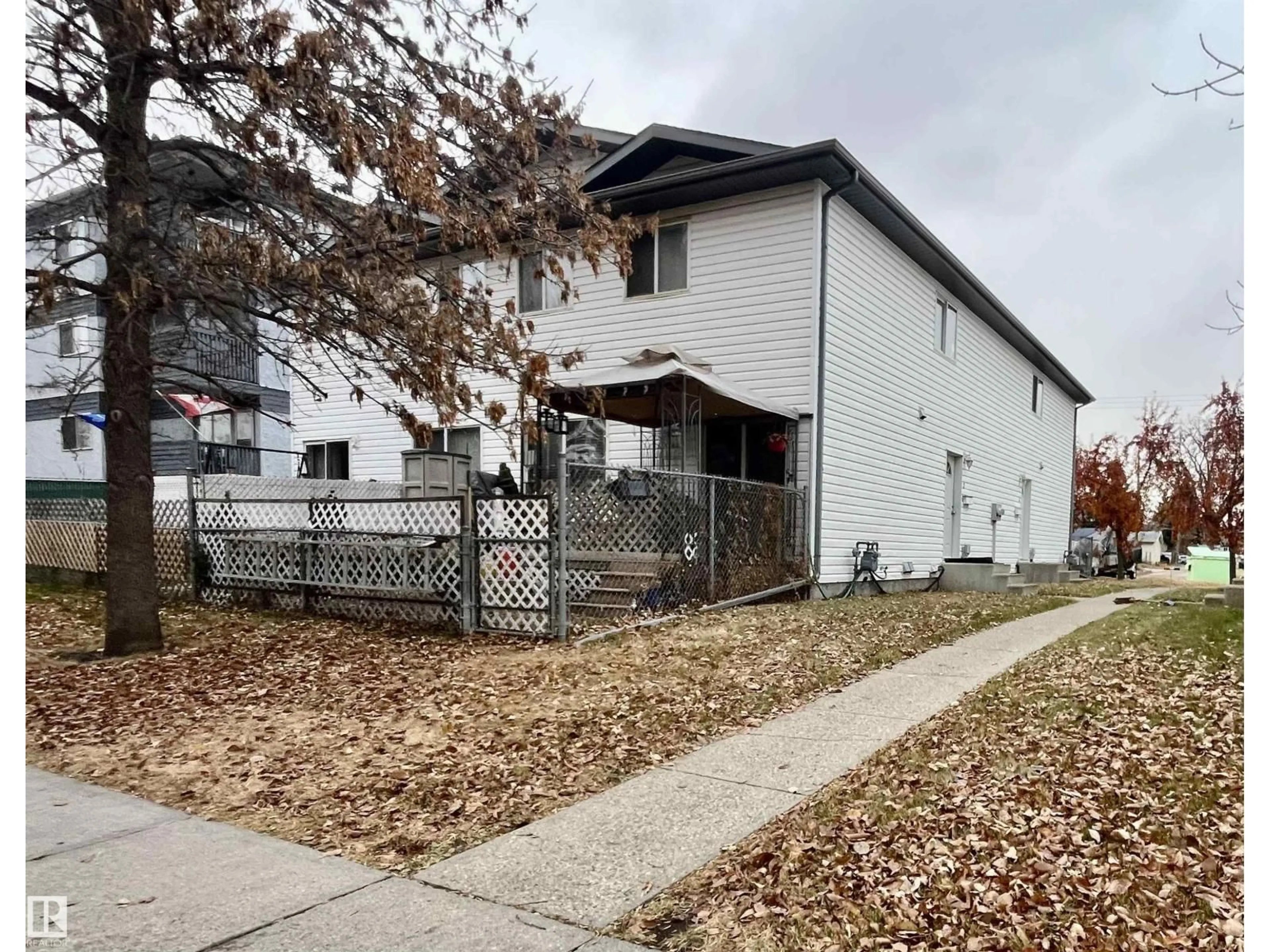 A pic from outside/outdoor area/front of a property/back of a property/a pic from drone, street for #4 - 61 MICHIGAN ST, Devon Alberta T9G1H7