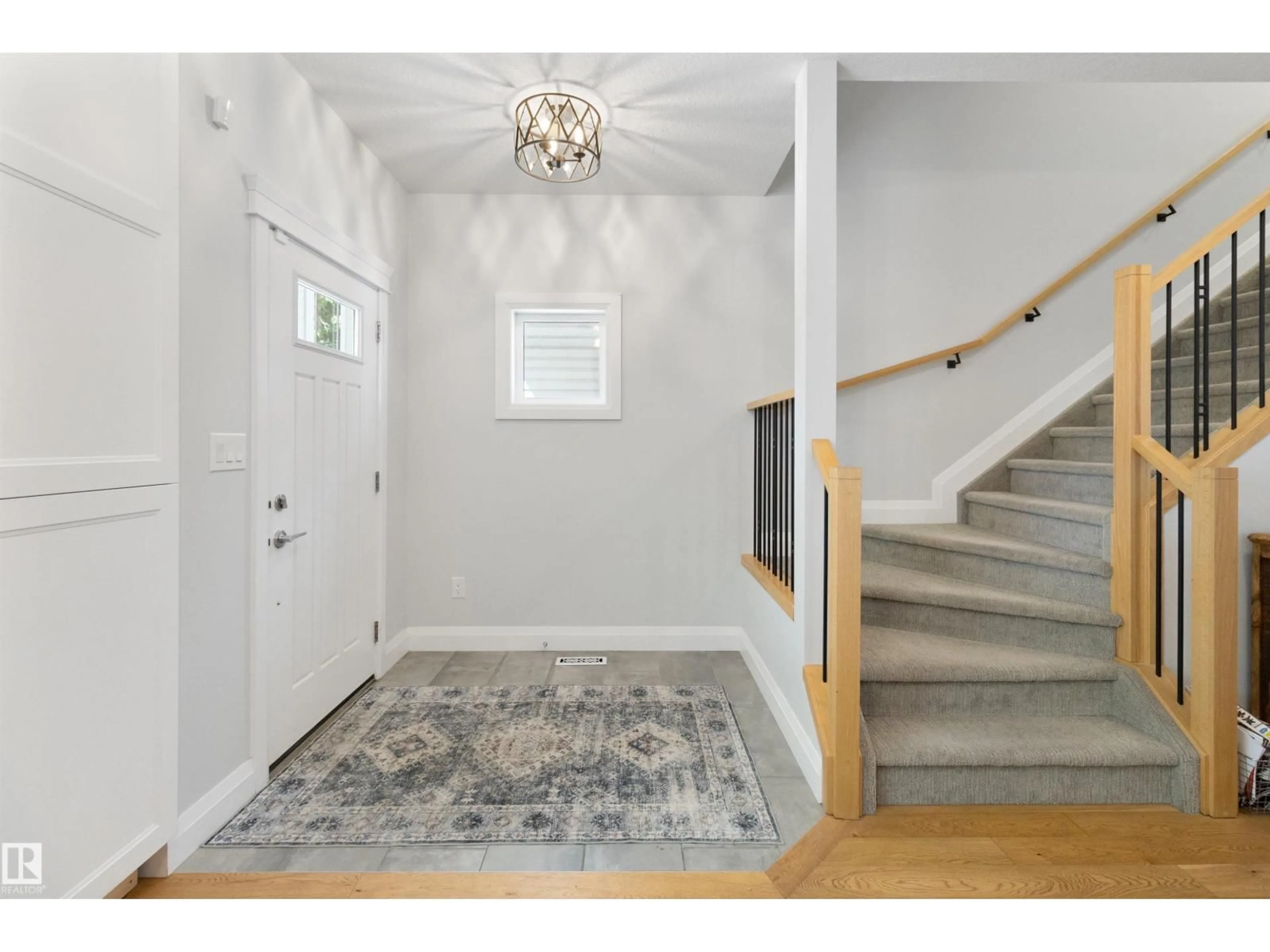 Indoor entryway for NW - 8534 81 AV, Edmonton Alberta T6C0W4