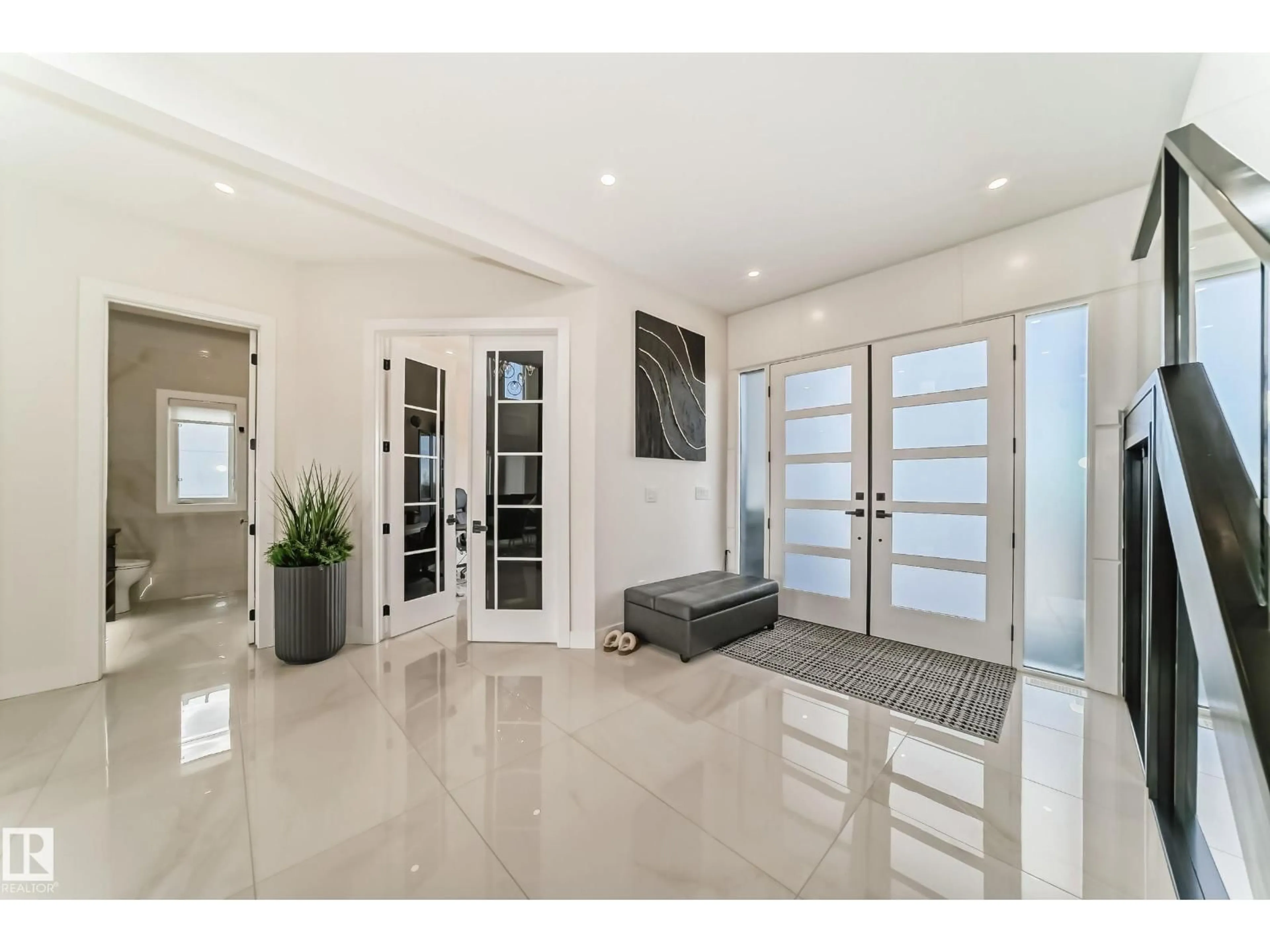 Indoor entryway for 202 - 53213 RGE ROAD 261 A, Rural Parkland County Alberta T7Y1A7