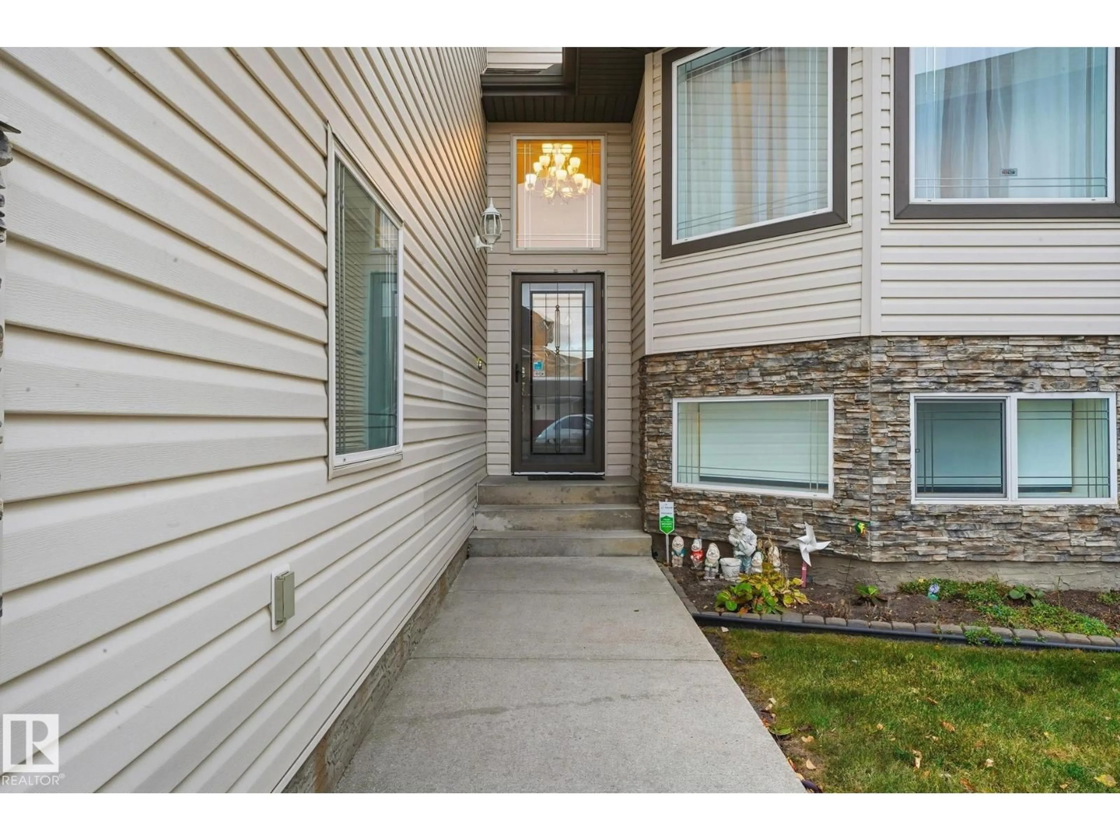 Indoor entryway for SW - 1324 70 ST, Edmonton Alberta T6X1K9