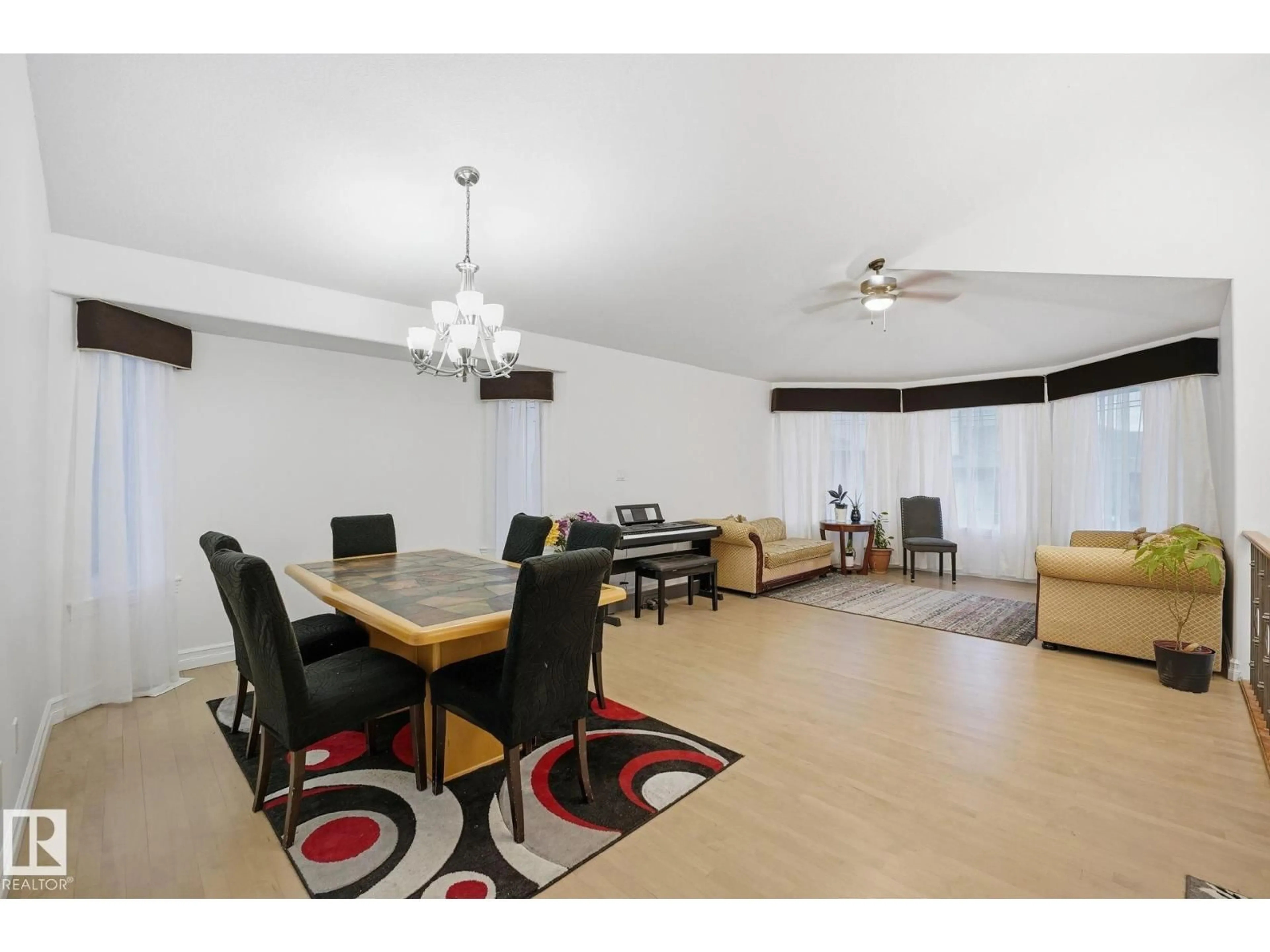 Unknown for SW - 1324 70 ST, Edmonton Alberta T6X1K9