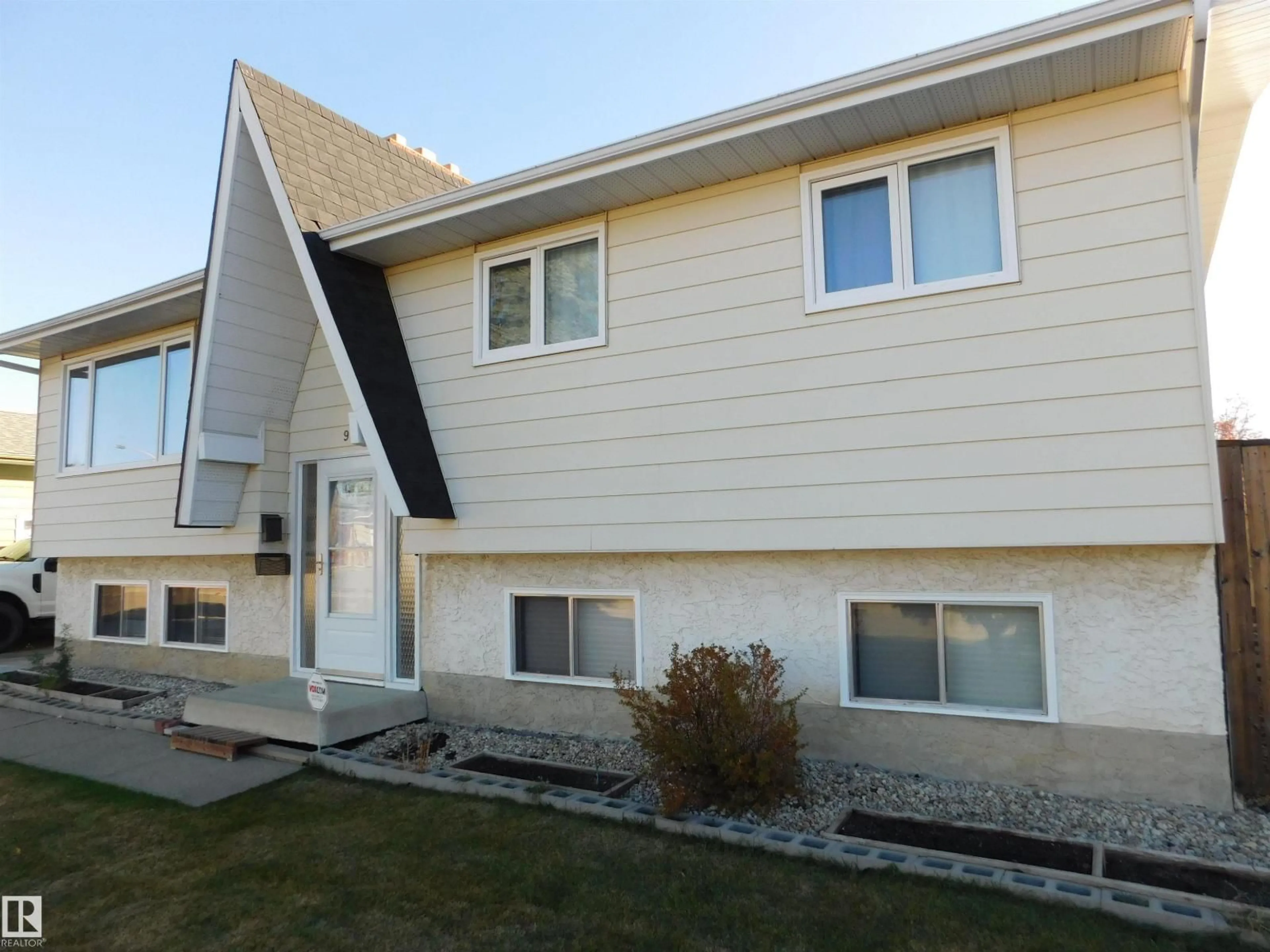 Home with vinyl exterior material, street for NW - 9311 187 ST, Edmonton Alberta T5T1R8