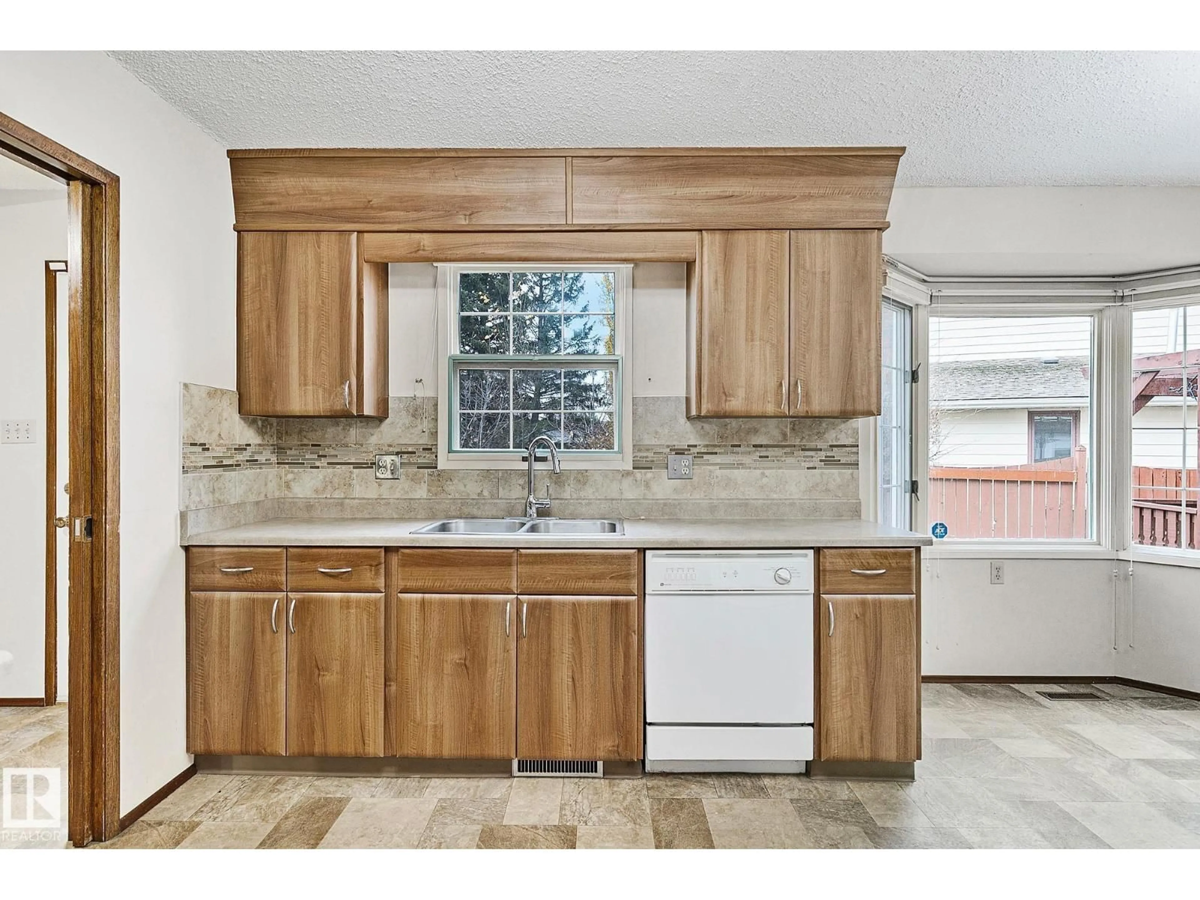 Unknown for 186 WILLOW WY, Edmonton Alberta T5T1C8