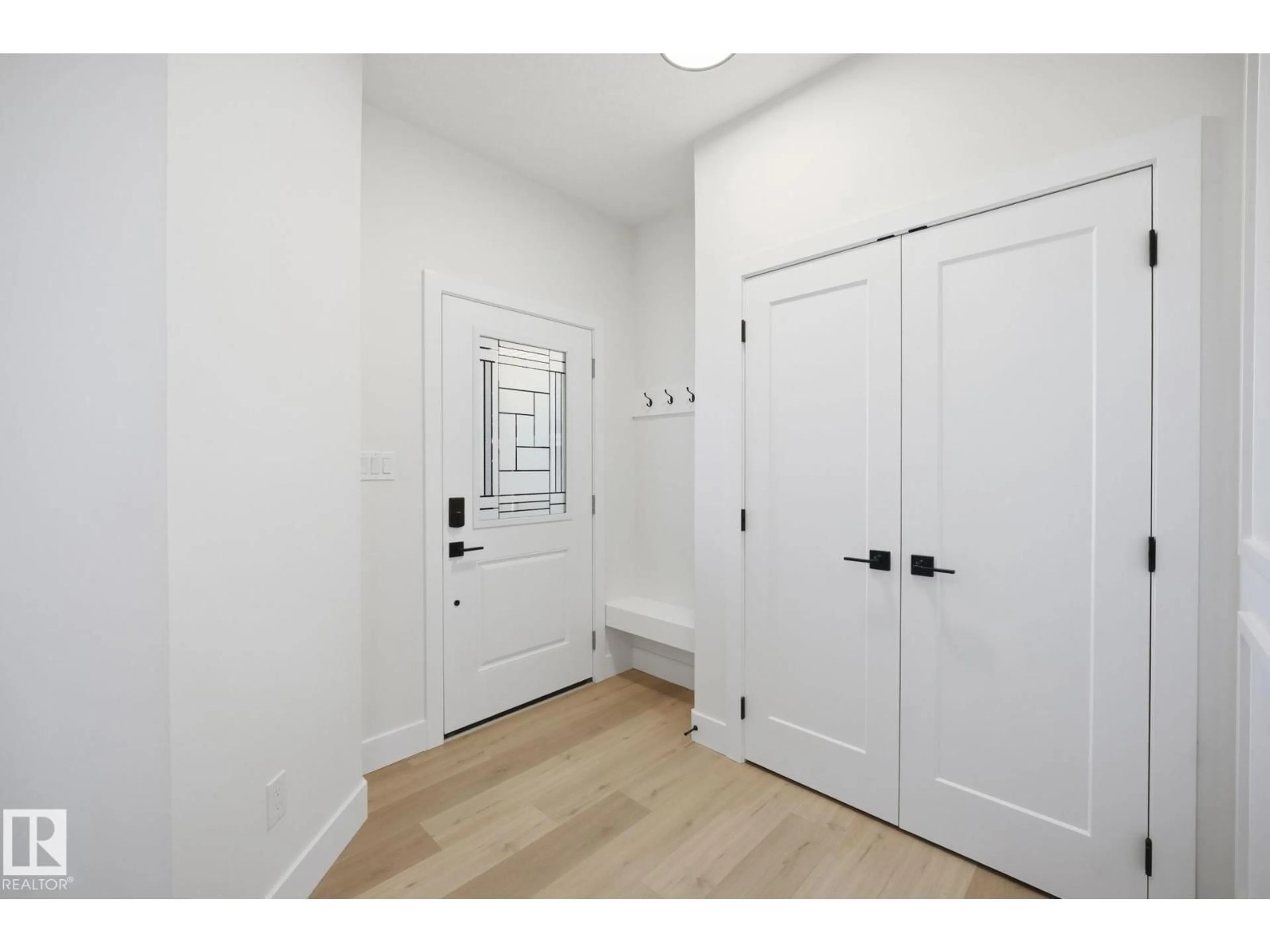 Indoor entryway for 3317 CHICKADEE DR, Edmonton Alberta T5S0V6