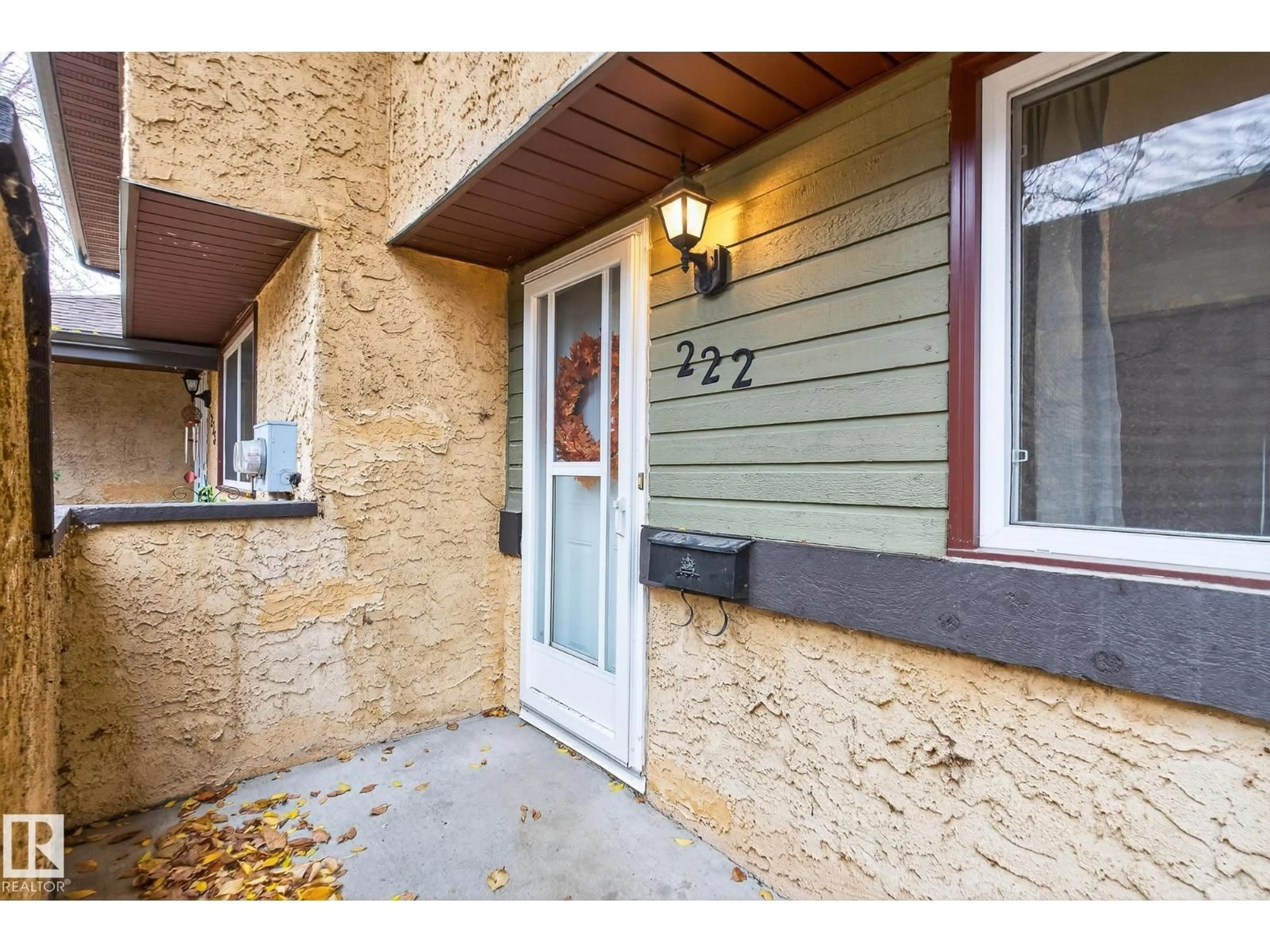 Indoor entryway for 222 WOODBRIDGE WY, Sherwood Park Alberta T8A3Y3