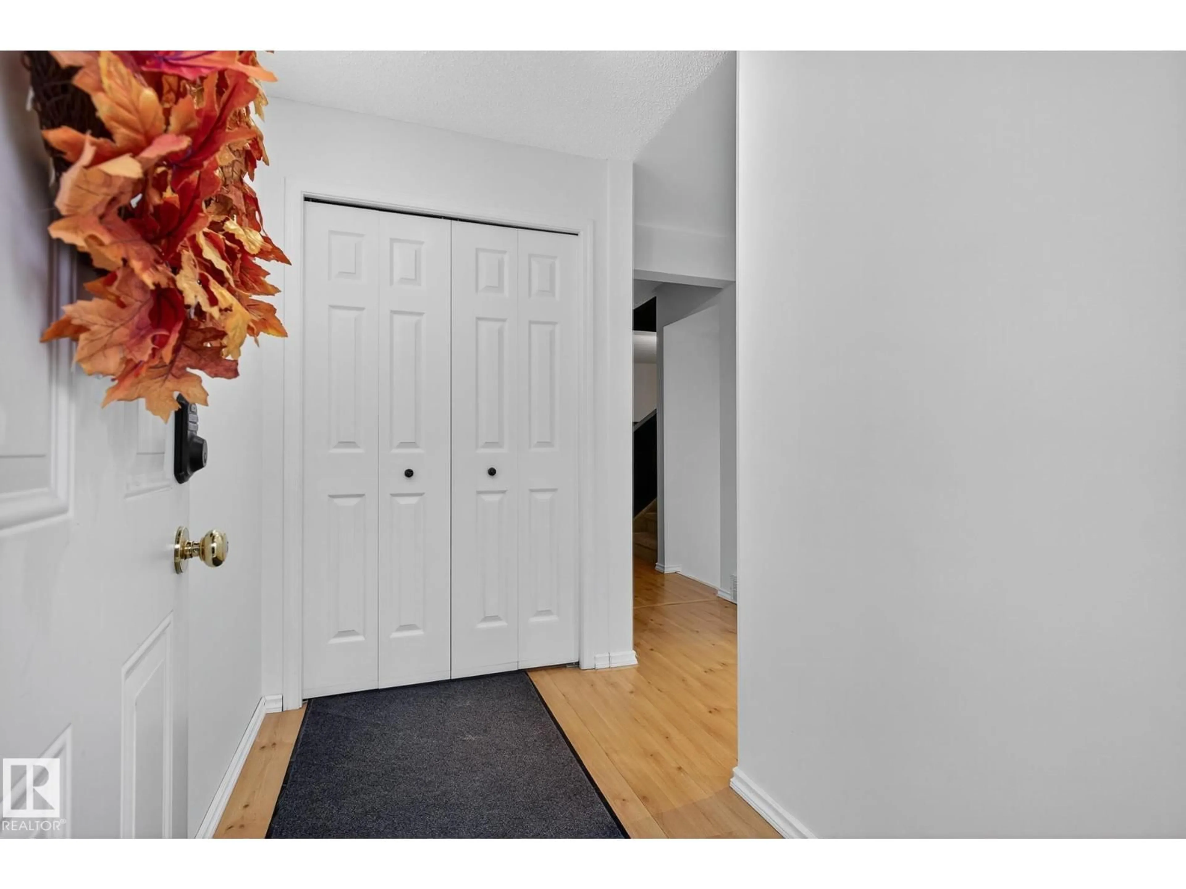 Indoor entryway for 222 WOODBRIDGE WY, Sherwood Park Alberta T8A3Y3