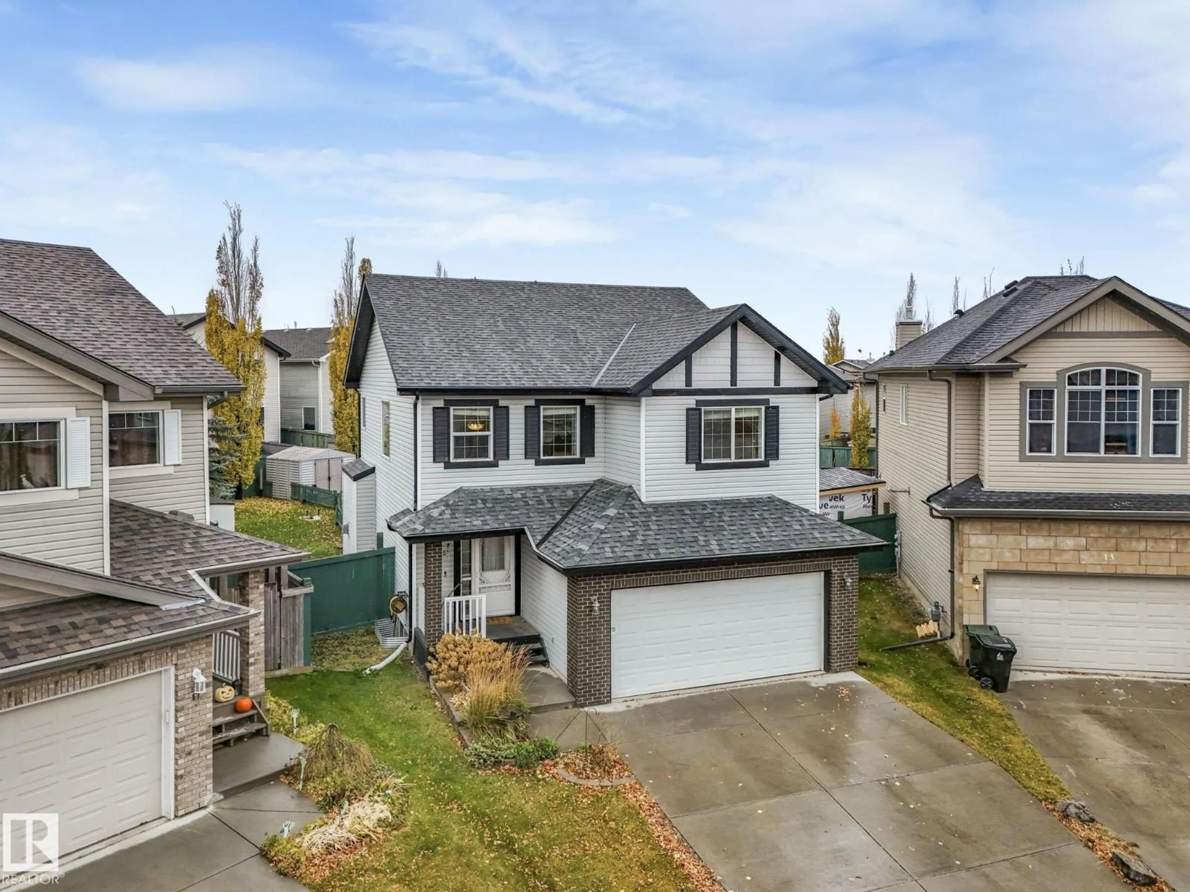 A pic from outside/outdoor area/front of a property/back of a property/a pic from drone, street for 15 VIRGINIA LO, Spruce Grove Alberta T7X0B8