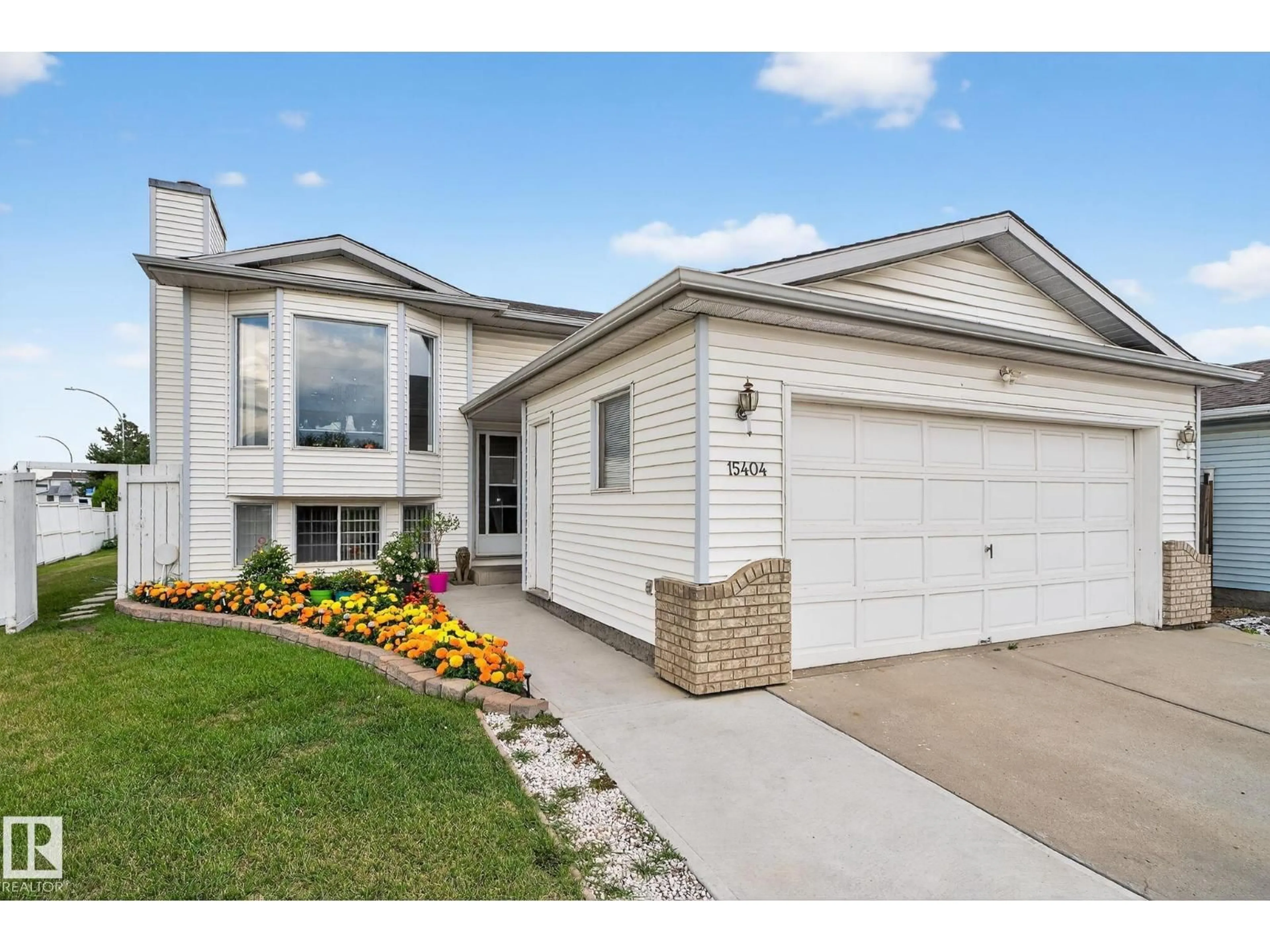 Home with vinyl exterior material, street for 15404 73 ST, Edmonton Alberta T5Z2X9