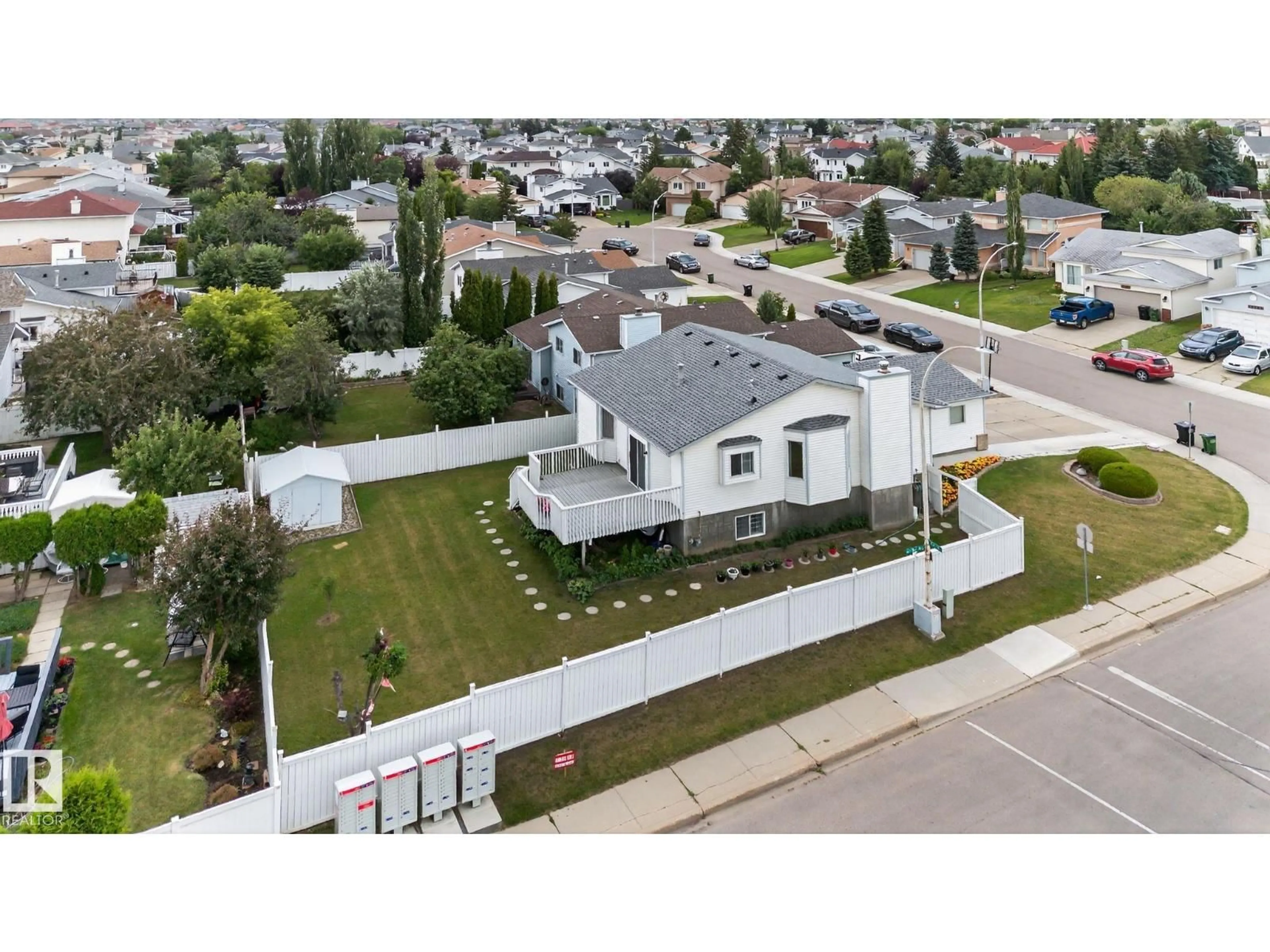 A pic from outside/outdoor area/front of a property/back of a property/a pic from drone, street for 15404 73 ST, Edmonton Alberta T5Z2X9