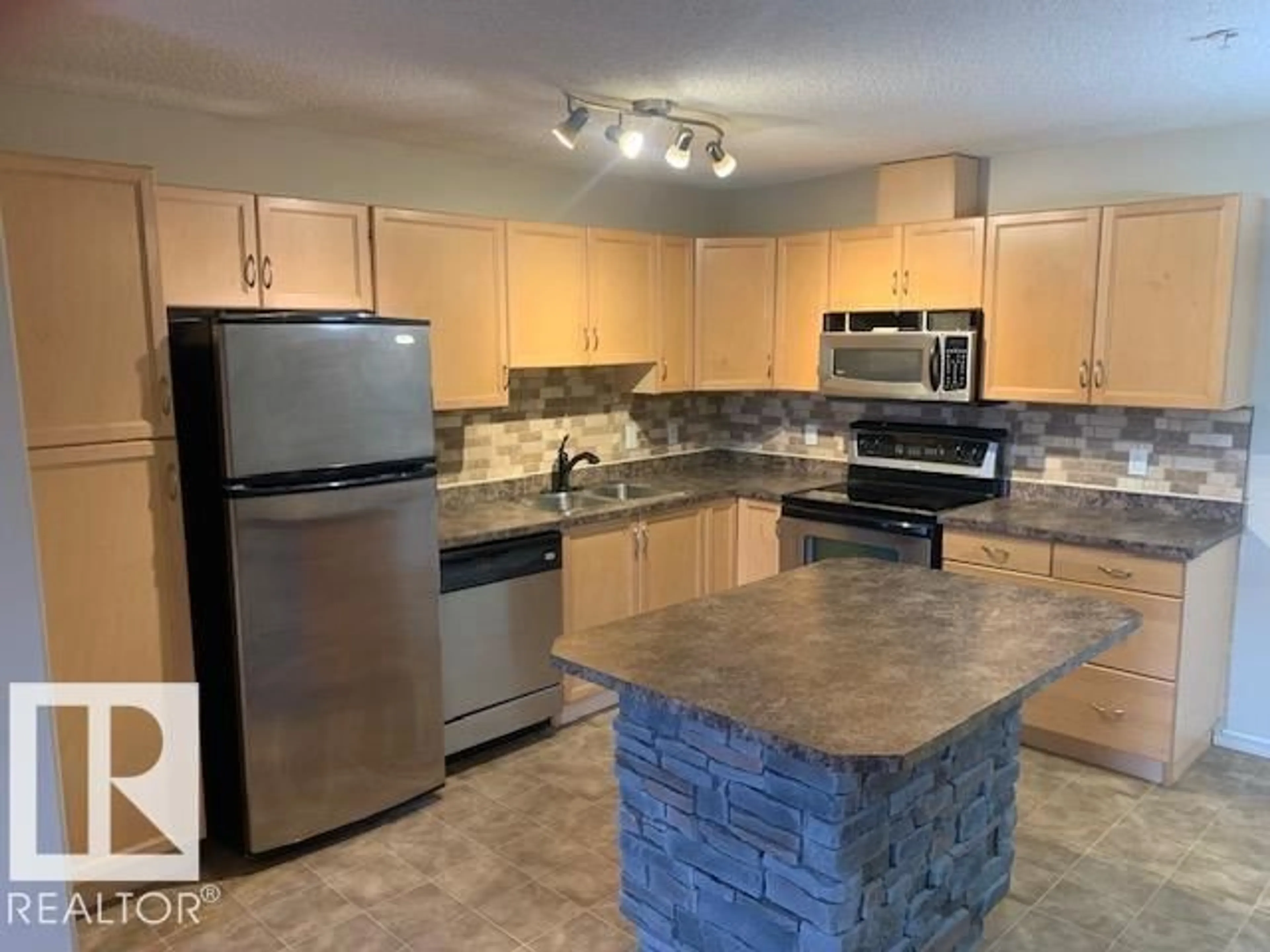 Standard kitchen, unknown for 114 - 17415 99 AV, Edmonton Alberta T5W0W8