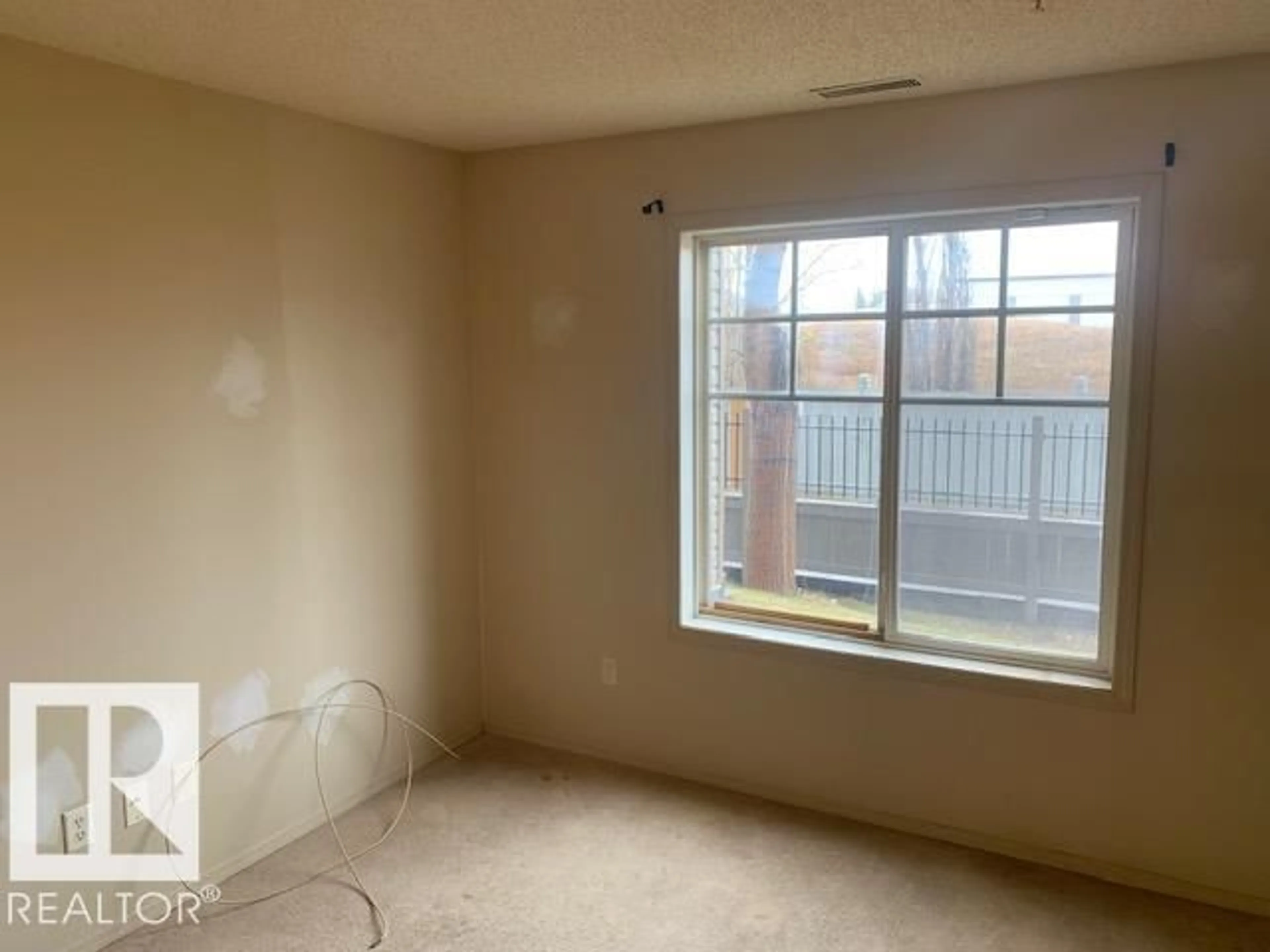 A pic of a room for 114 - 17415 99 AV, Edmonton Alberta T5W0W8