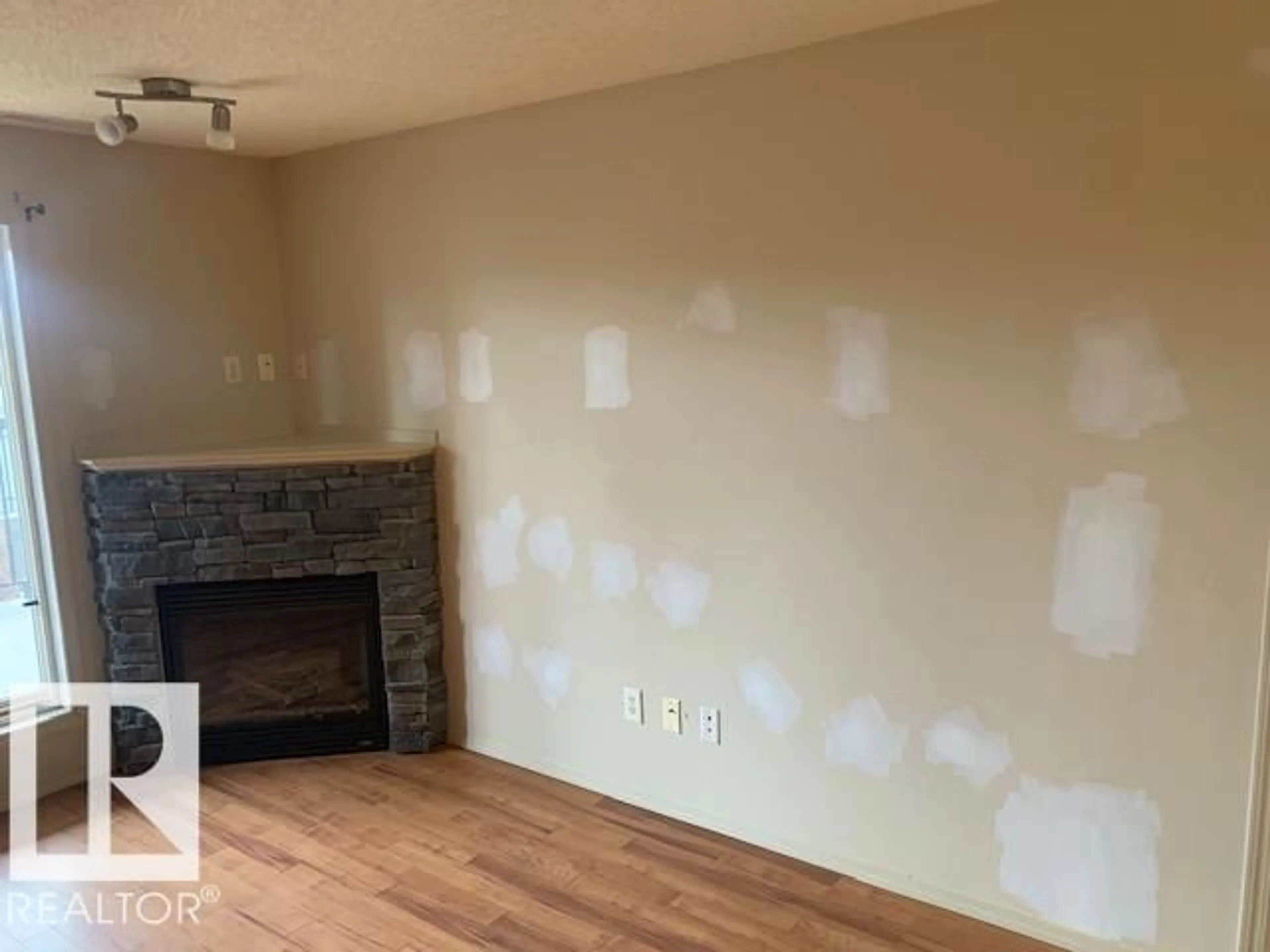 A pic of a room for 114 - 17415 99 AV, Edmonton Alberta T5W0W8