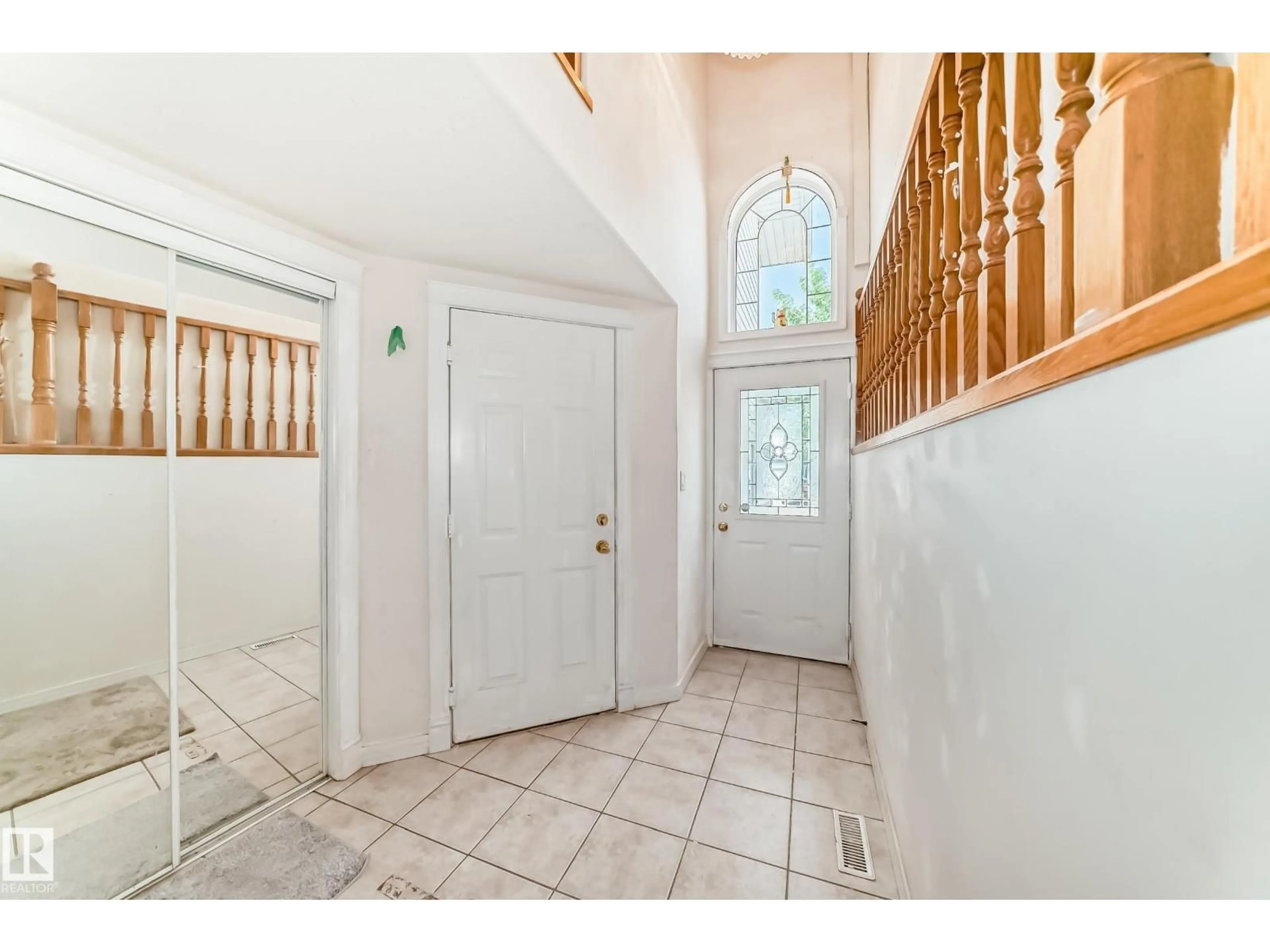 Indoor entryway for NW - 3135 34B AV, Edmonton Alberta T6T1T6