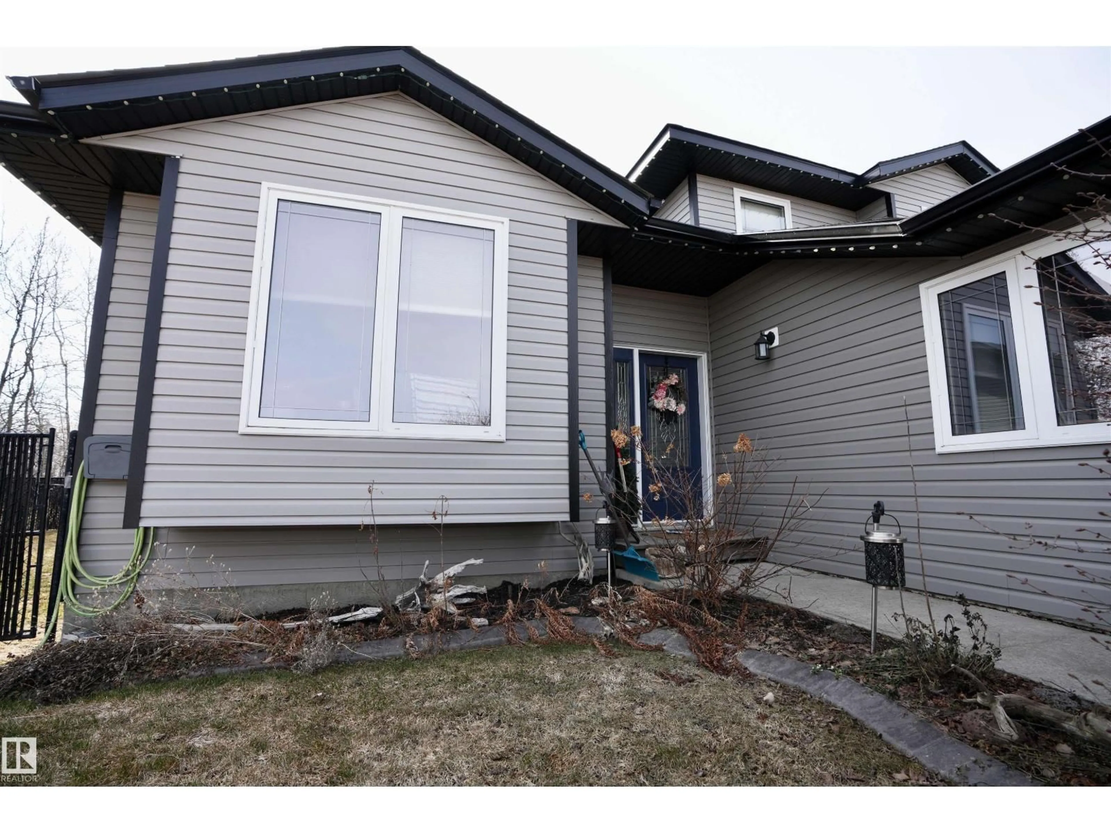 Home with vinyl exterior material, street for 5605 48 AV, St. Paul Town Alberta T0A3A1