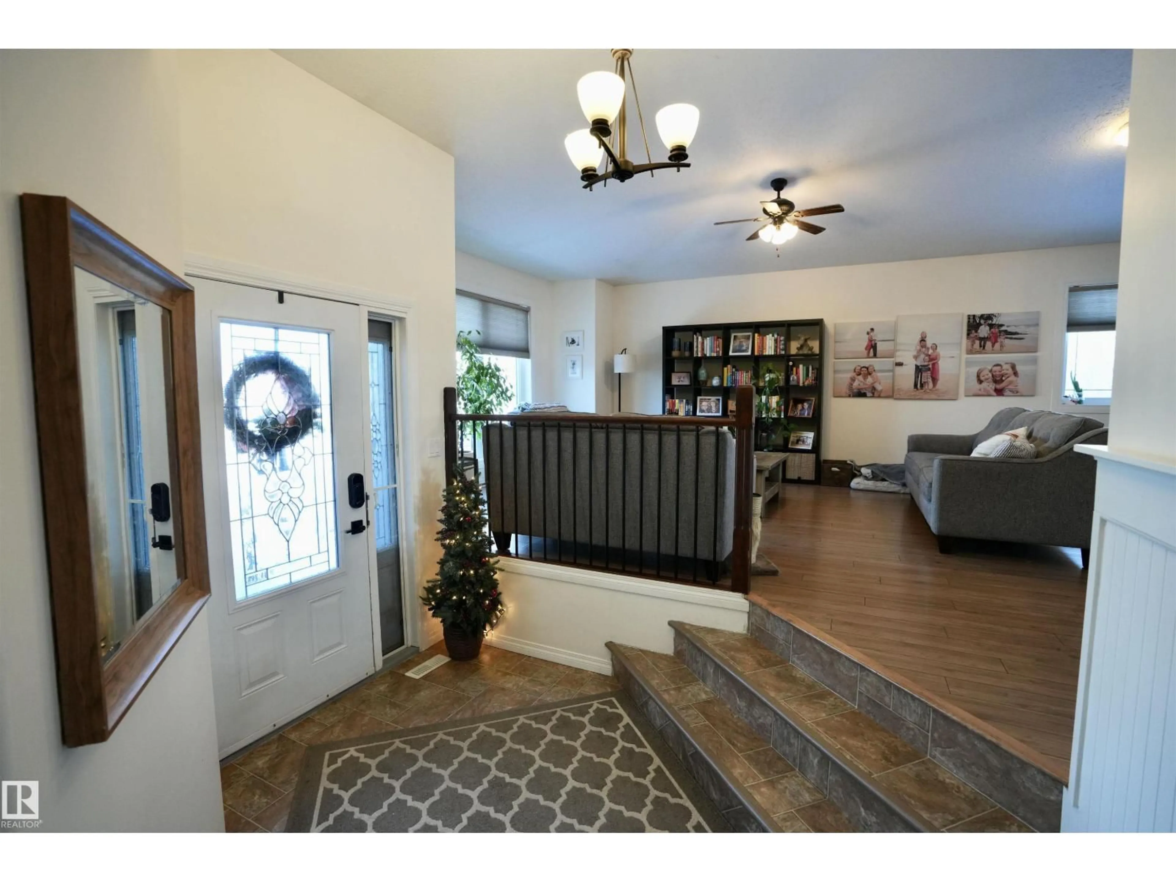 Indoor foyer for 5605 48 AV, St. Paul Town Alberta T0A3A1