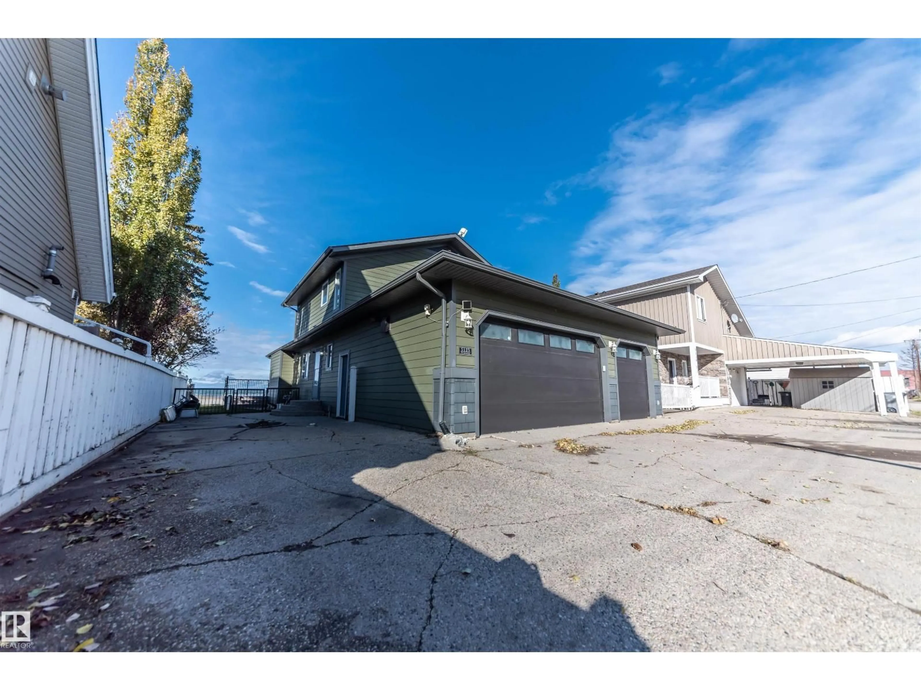 Indoor garage for 5123 51, Rural Lac Ste. Anne County Alberta T0E0A0