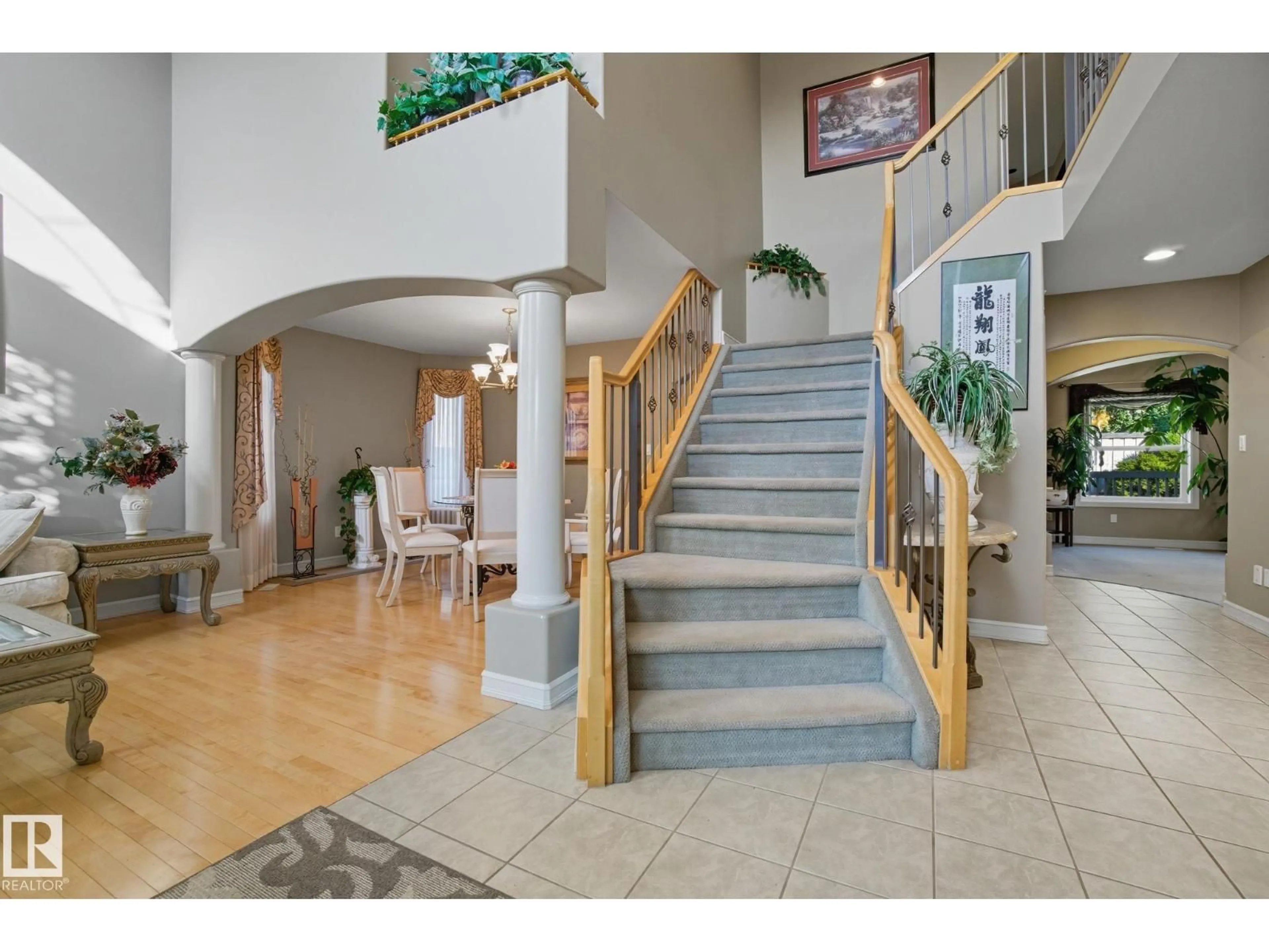 Indoor foyer for LI NW - 207 FALCONER LINK, Edmonton Alberta T6R2V7