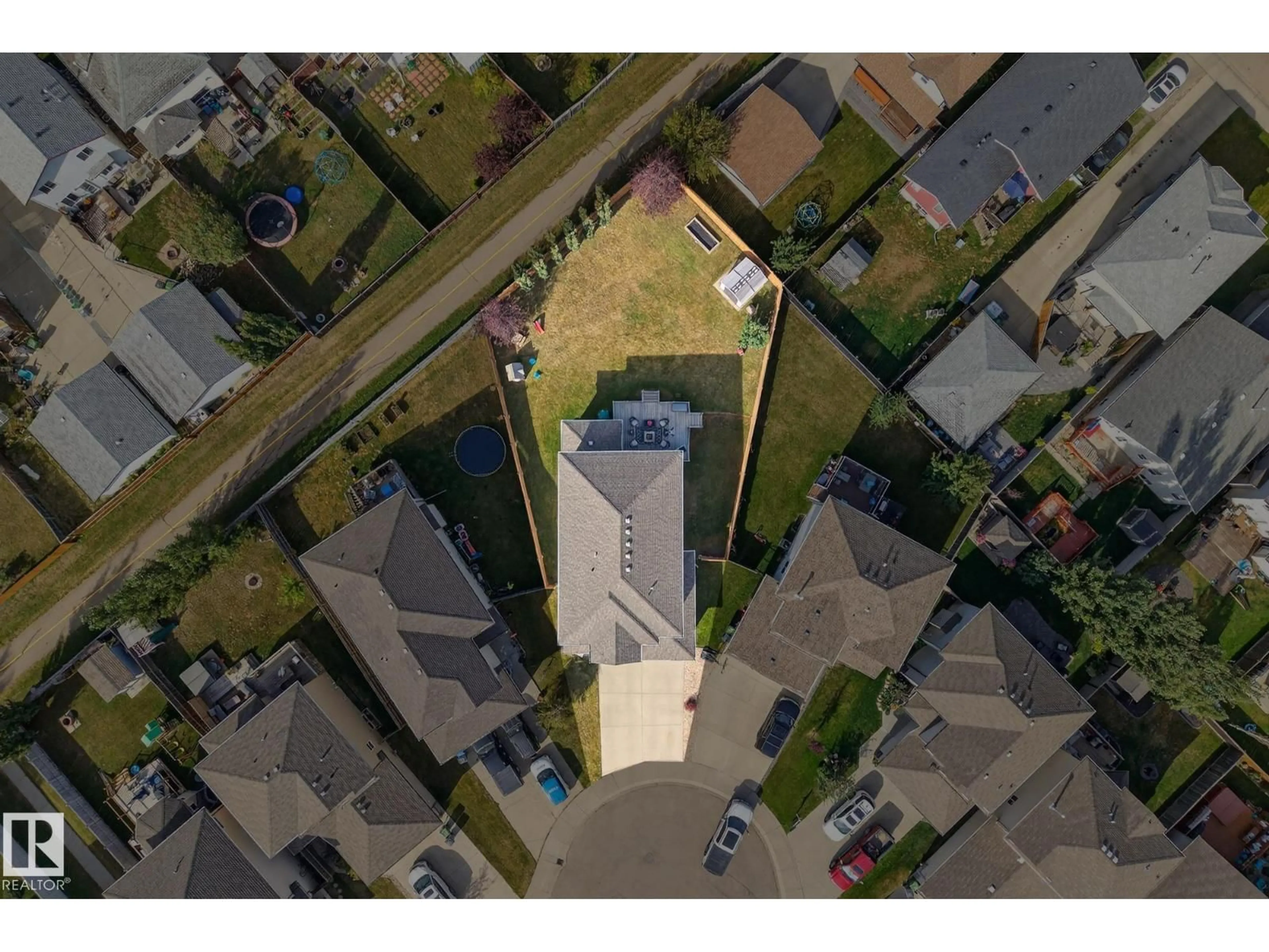 A pic from outside/outdoor area/front of a property/back of a property/a pic from drone, street for 8802 98 AV, Morinville Alberta T8R1T8