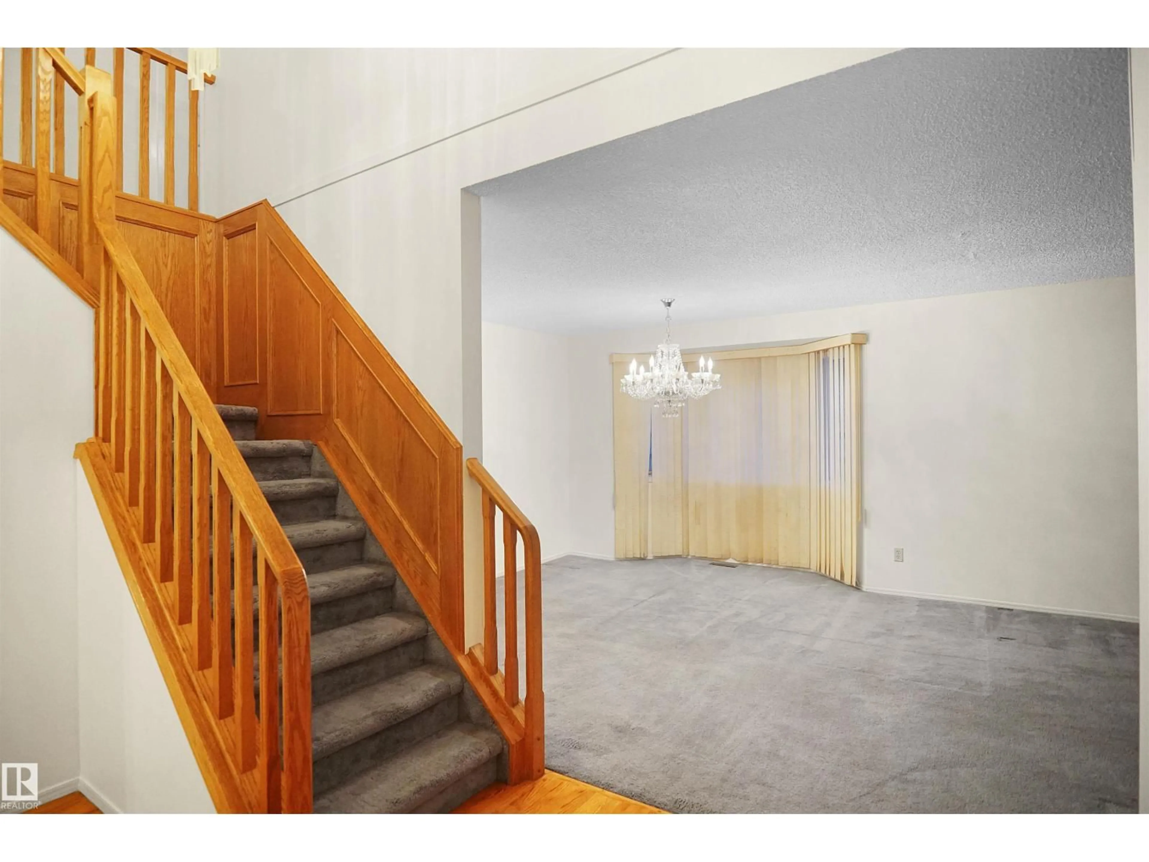 Indoor foyer for NW - 15923 129 ST, Edmonton Alberta T6V1B3
