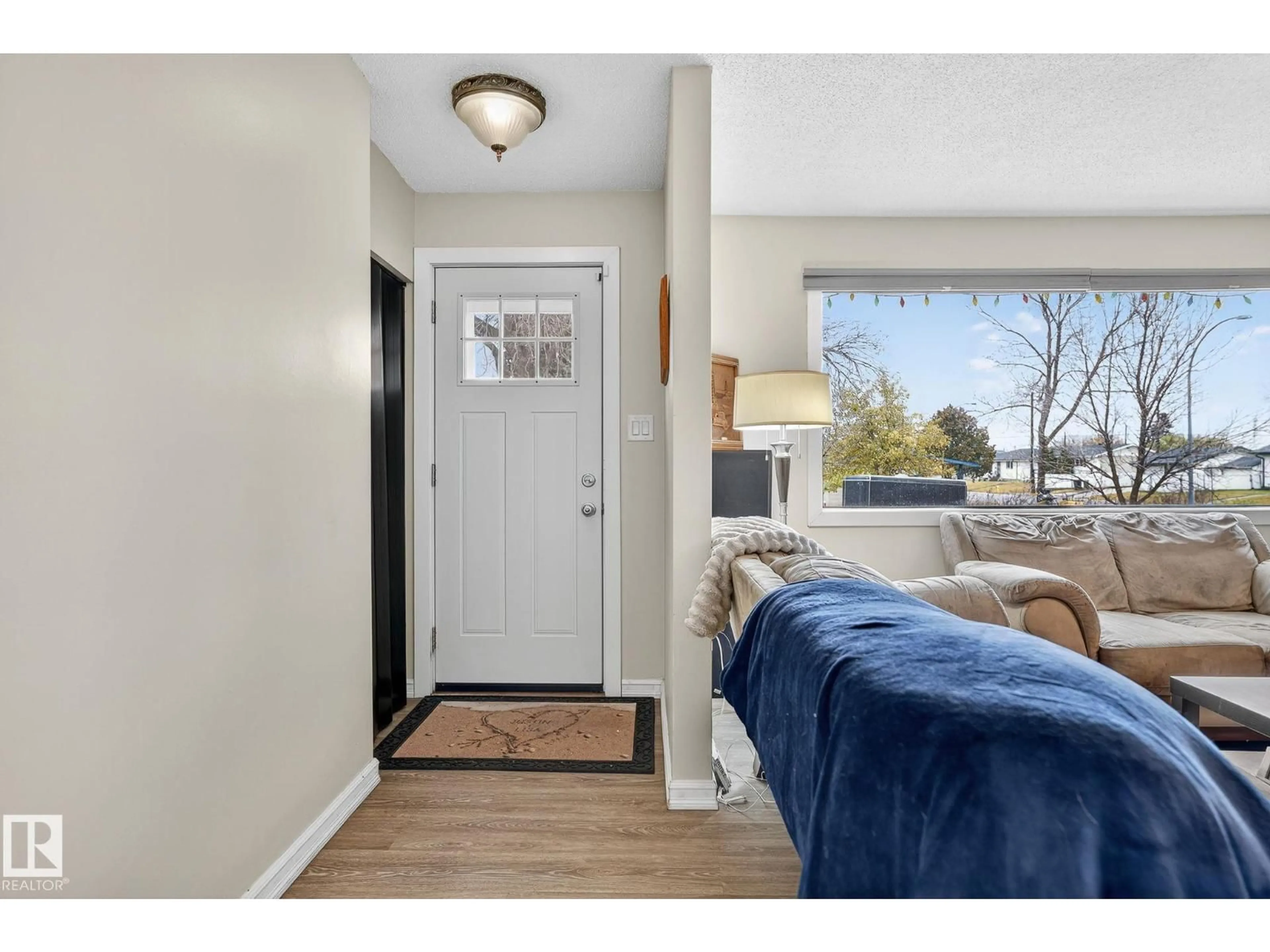 Indoor entryway for 13108 62 ST, Edmonton Alberta T5A0V4