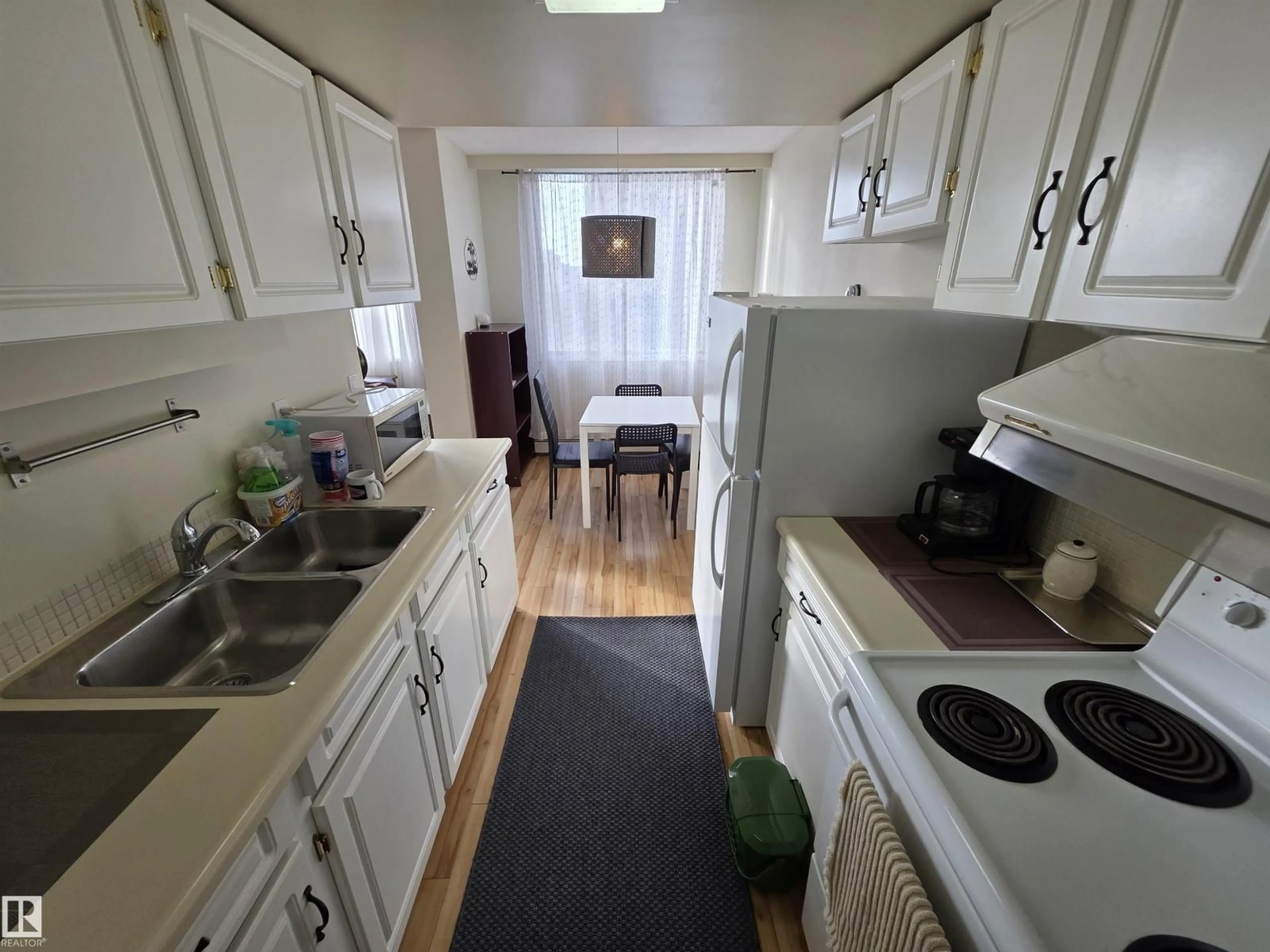 Standard kitchen, unknown for 810 - 9909 104 ST NW, Edmonton Alberta T5K2G5