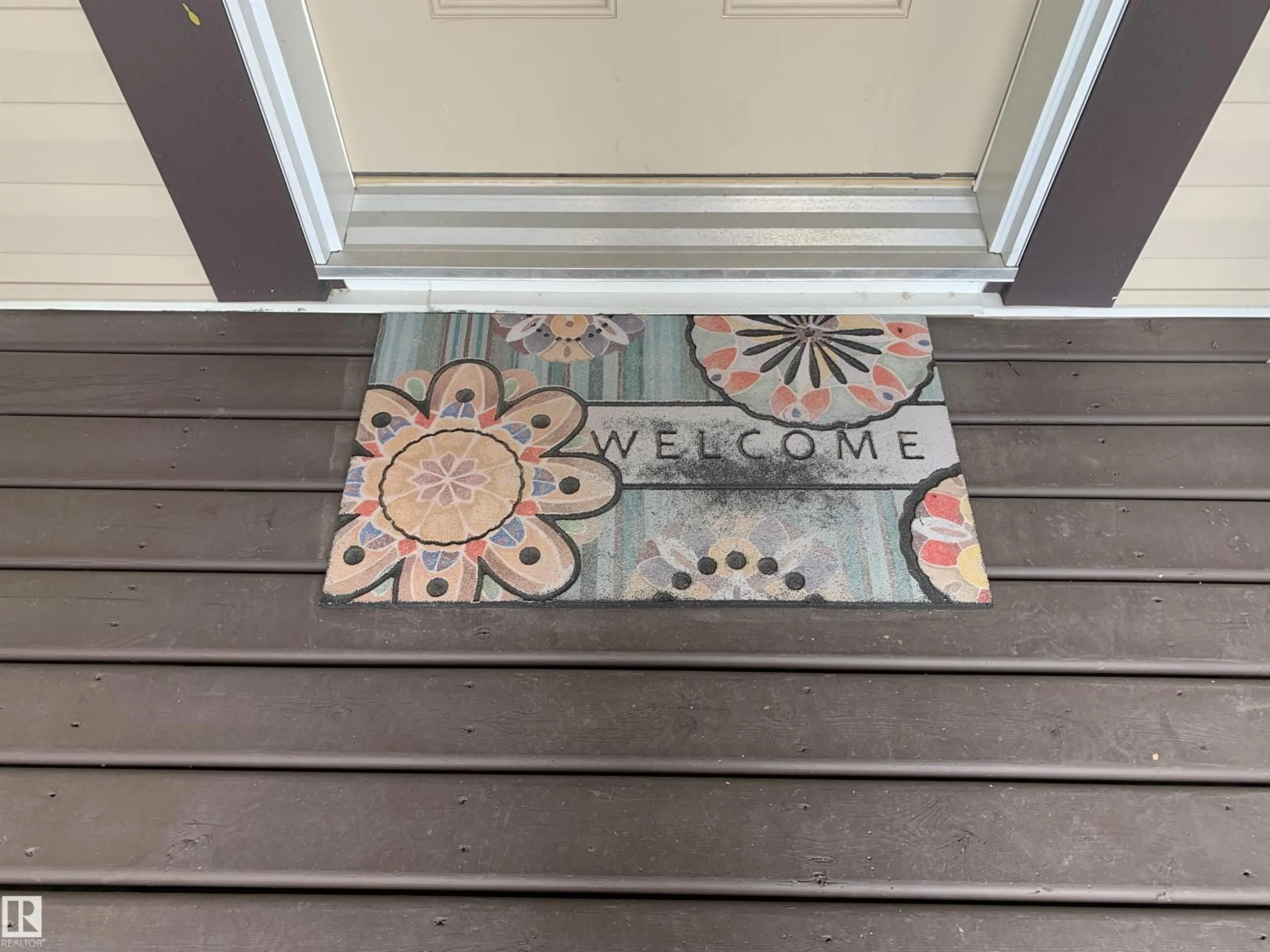 Indoor entryway for 512 CHAPPELLE SW, Edmonton Alberta T6W2B4