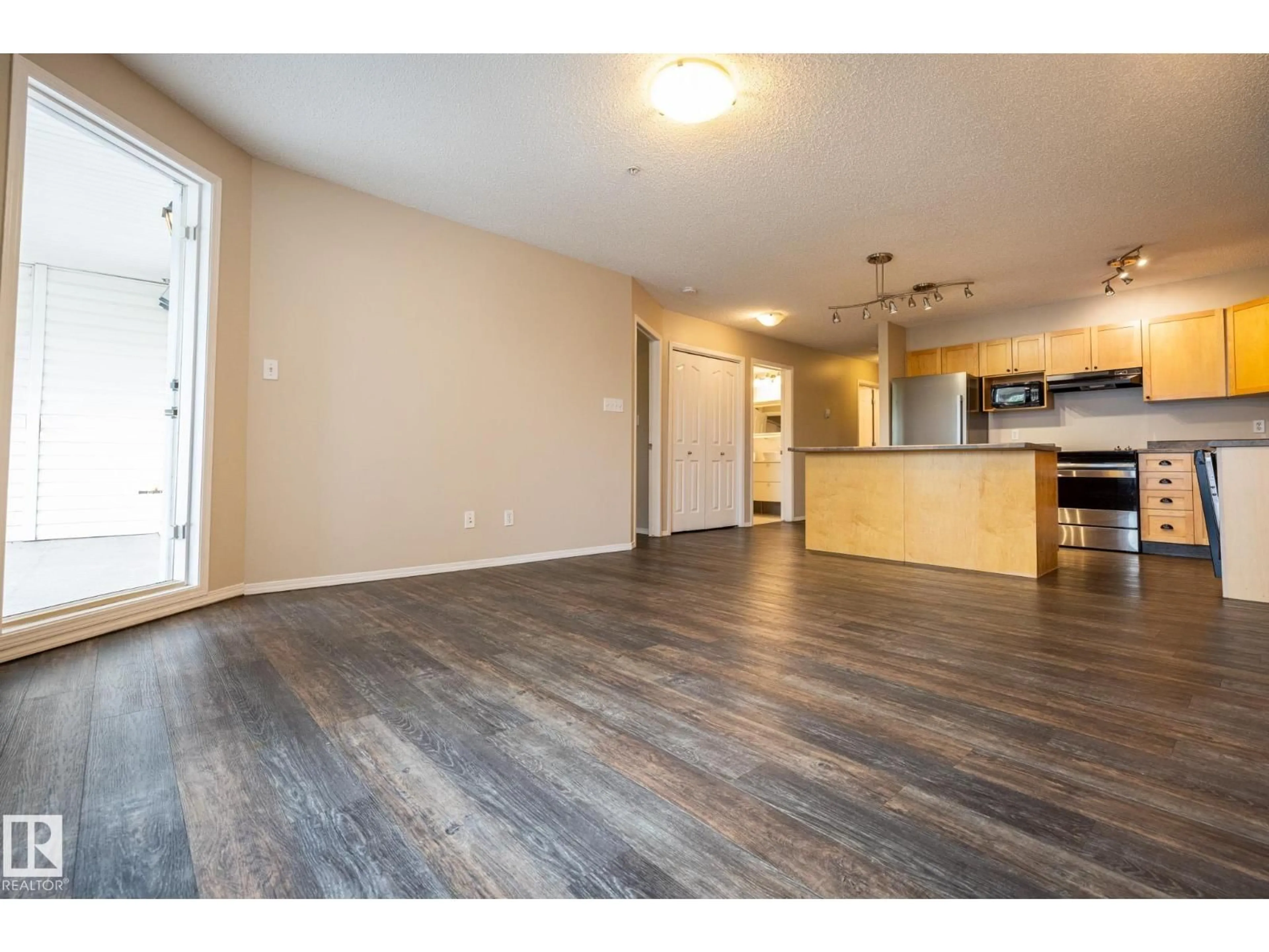 A pic of a room for 406 - 10311 111 ST NW, Edmonton Alberta T5K2Y8