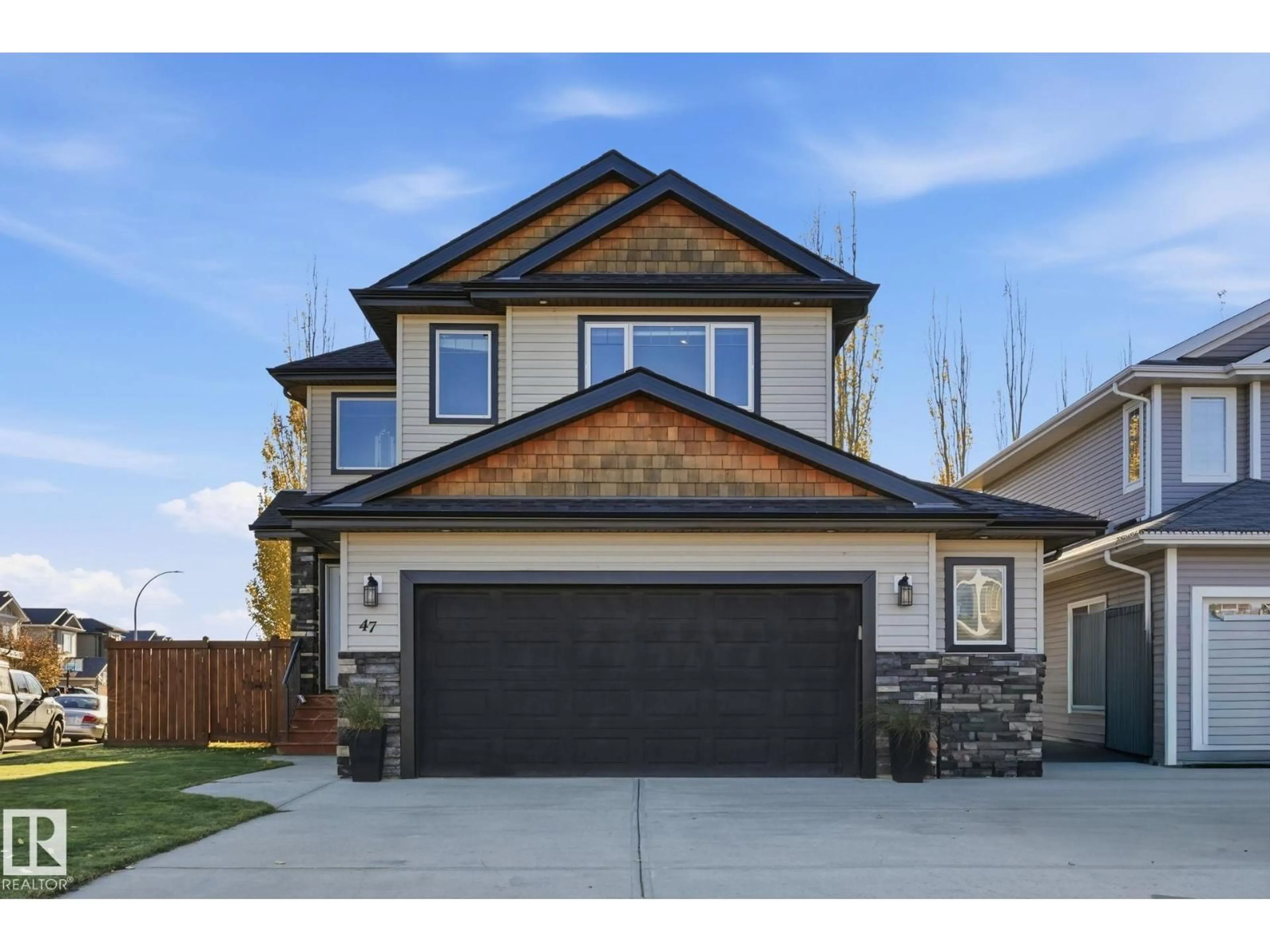 Home with vinyl exterior material, street for 47 HILLDOWNS DR, Spruce Grove Alberta T7X0J1