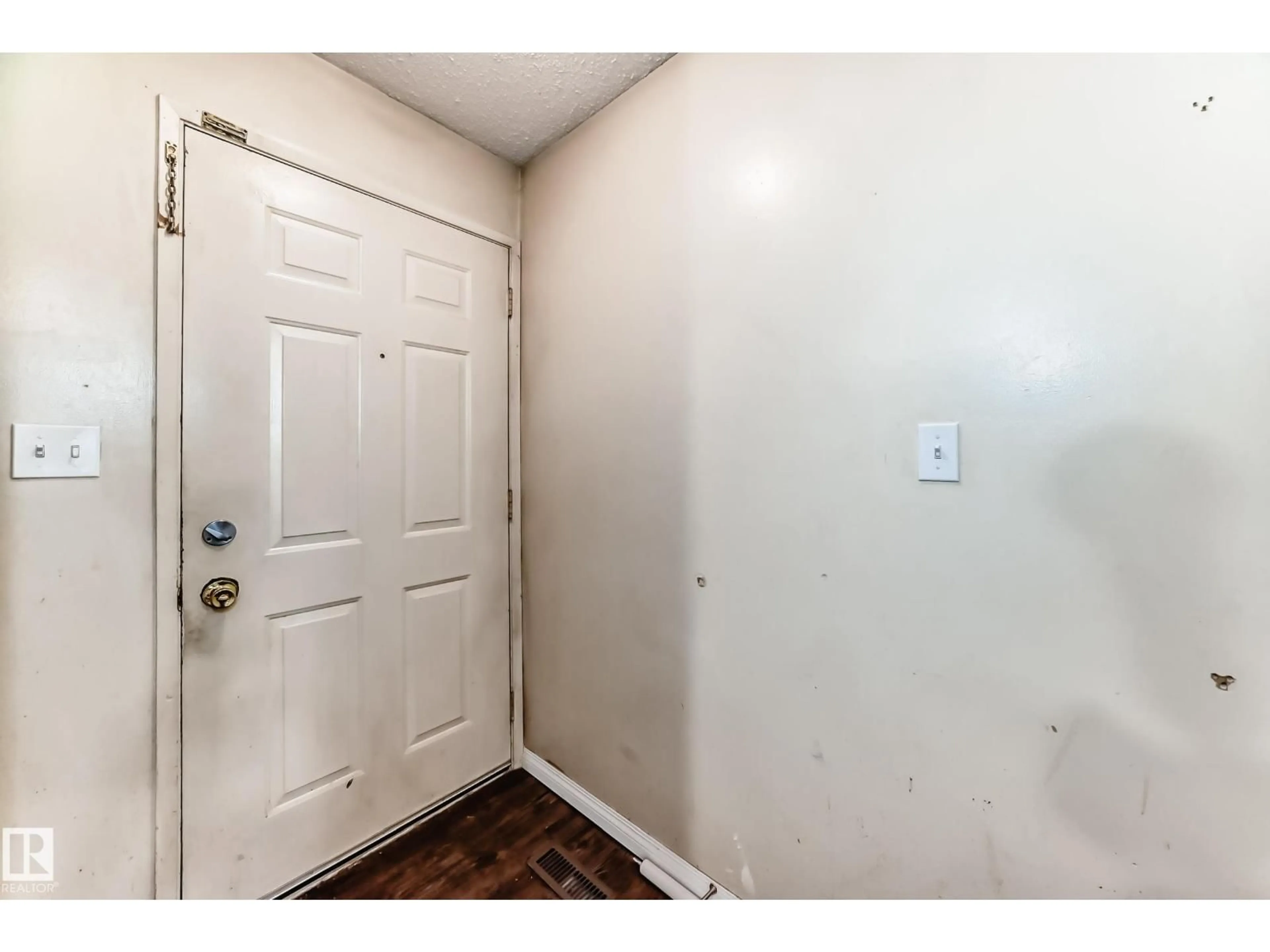 Indoor entryway for 12607 161 AV, Edmonton Alberta T5X4W7