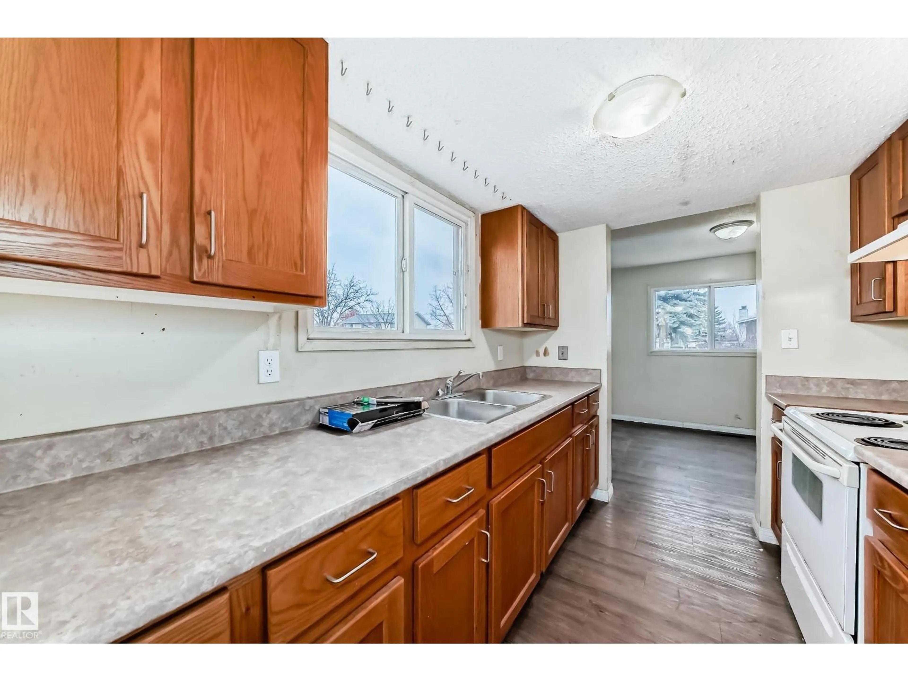 Standard kitchen, unknown for 12607 161 AV, Edmonton Alberta T5X4W7