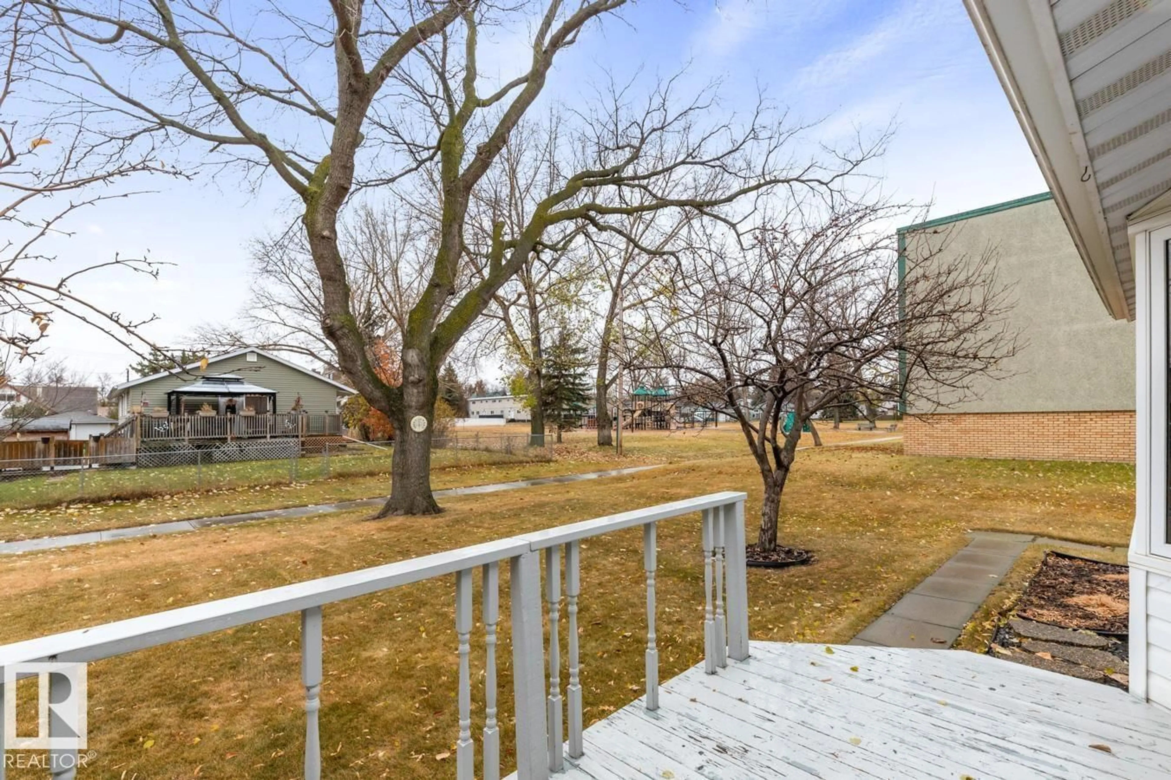 Patio, unknown for 1 ROSS DR, Fort Saskatchewan Alberta T8L2M8
