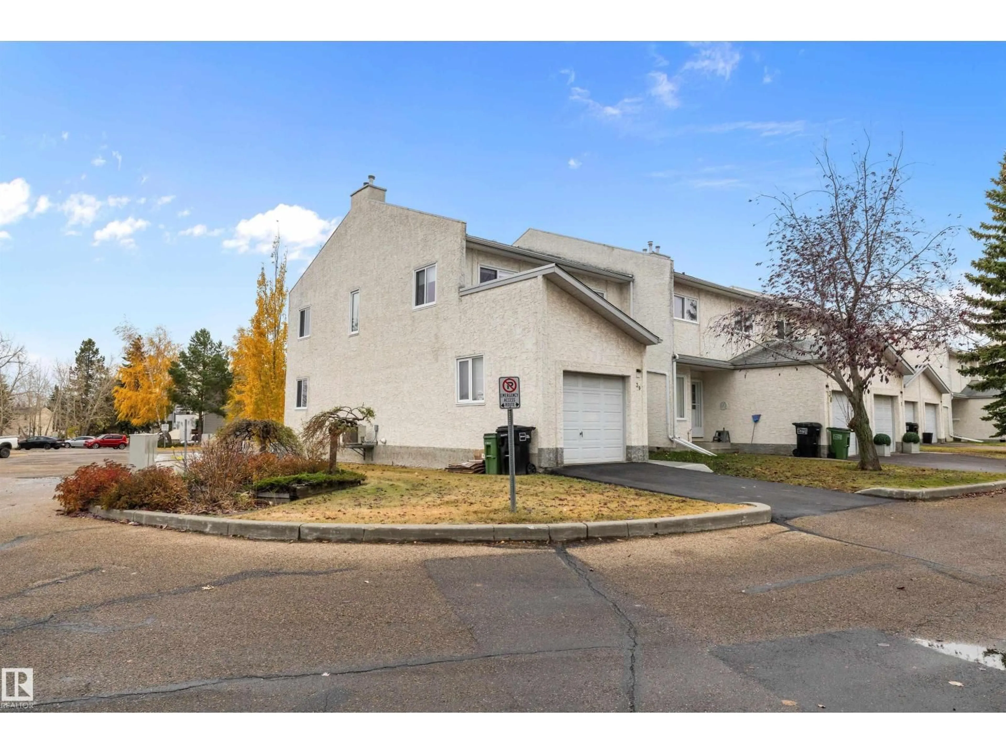 Unknown for NW - 39 3520 60 ST, Edmonton Alberta T6L6H5