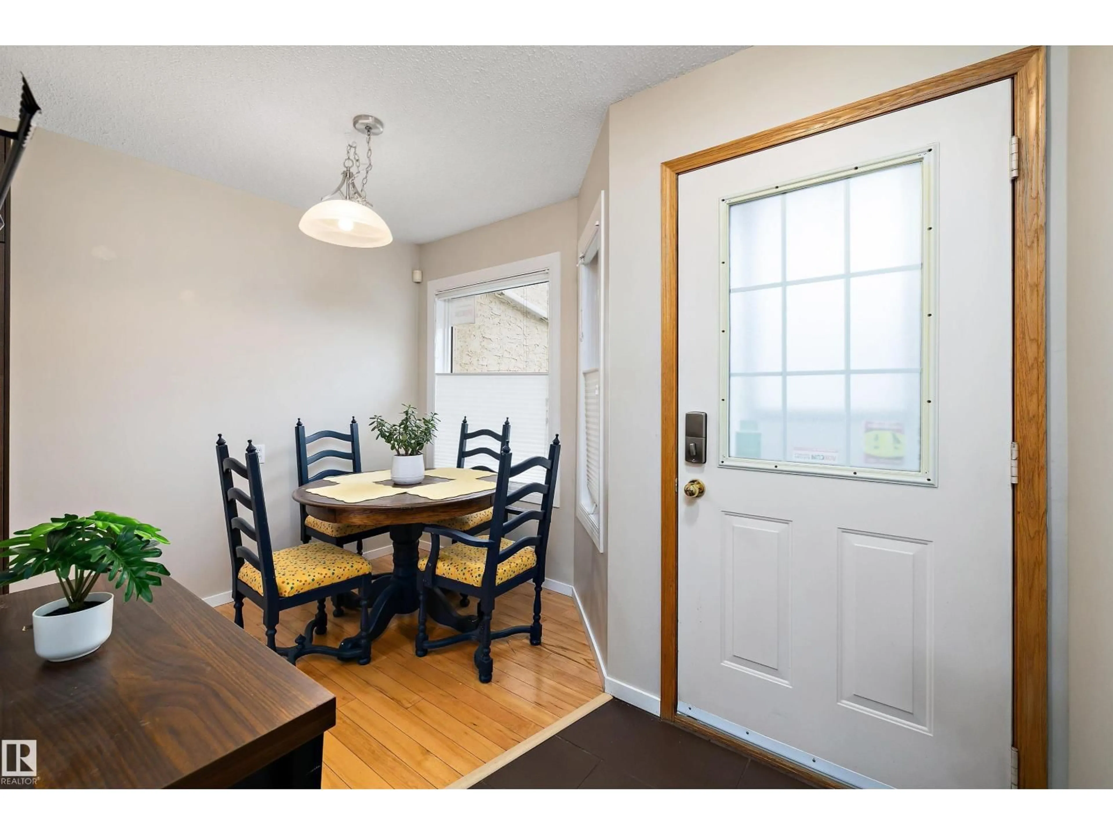 Dining room, wood/laminate floor for NW - 39 3520 60 ST, Edmonton Alberta T6L6H5