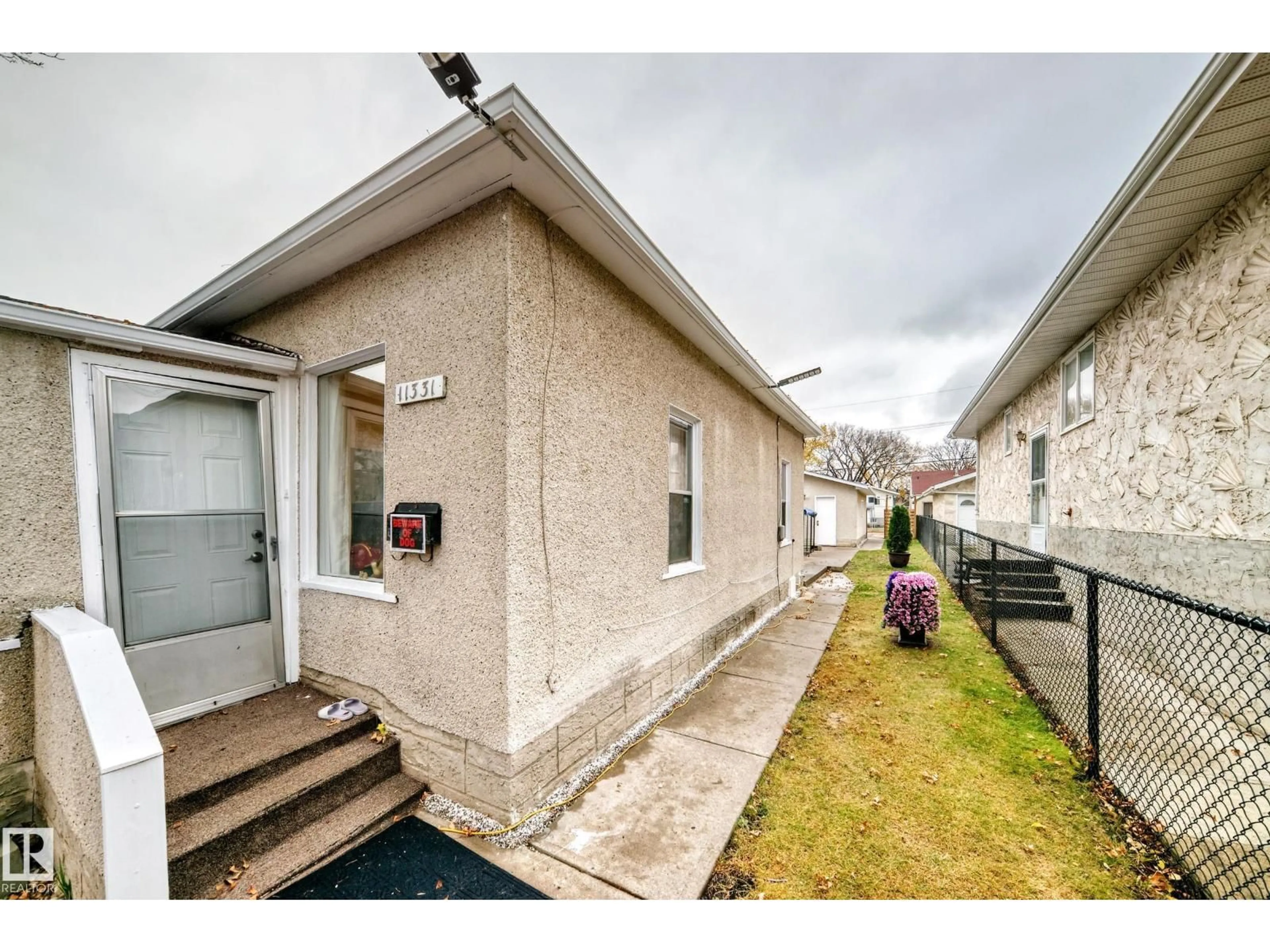 Patio, street for NW - 11331 92 ST, Edmonton Alberta T5G0Z4