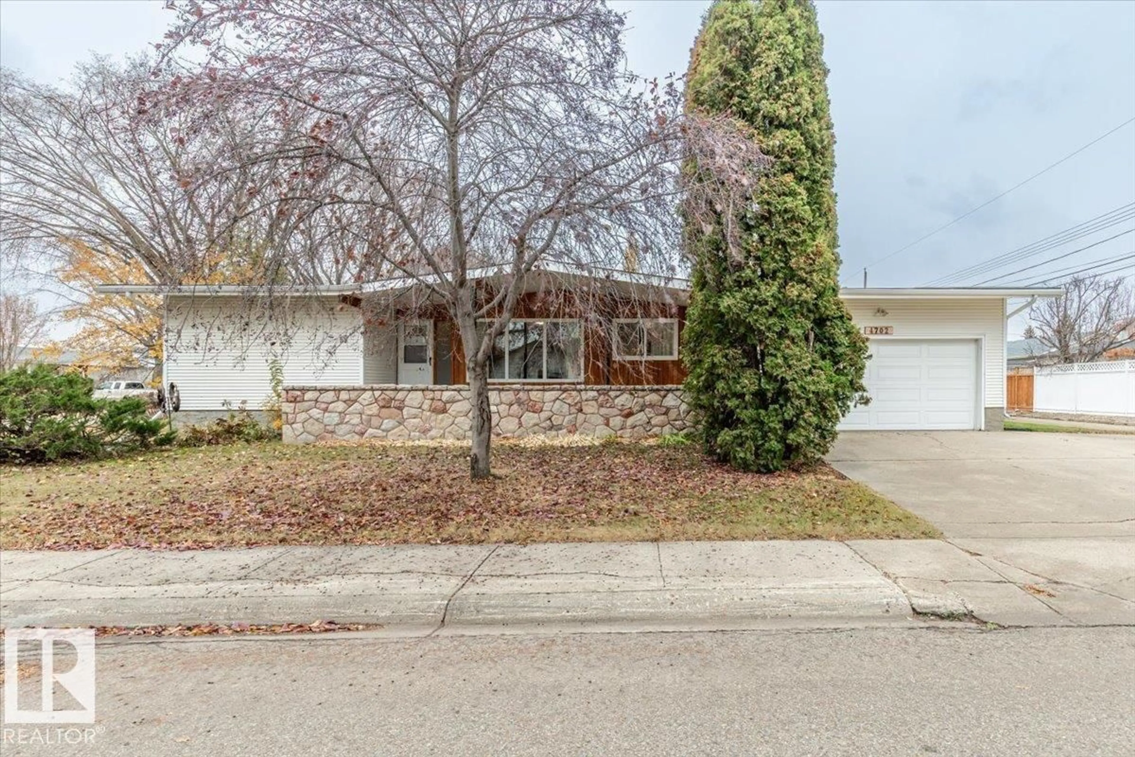 Unknown for 4702 52 ST, Leduc Alberta T9E5E7