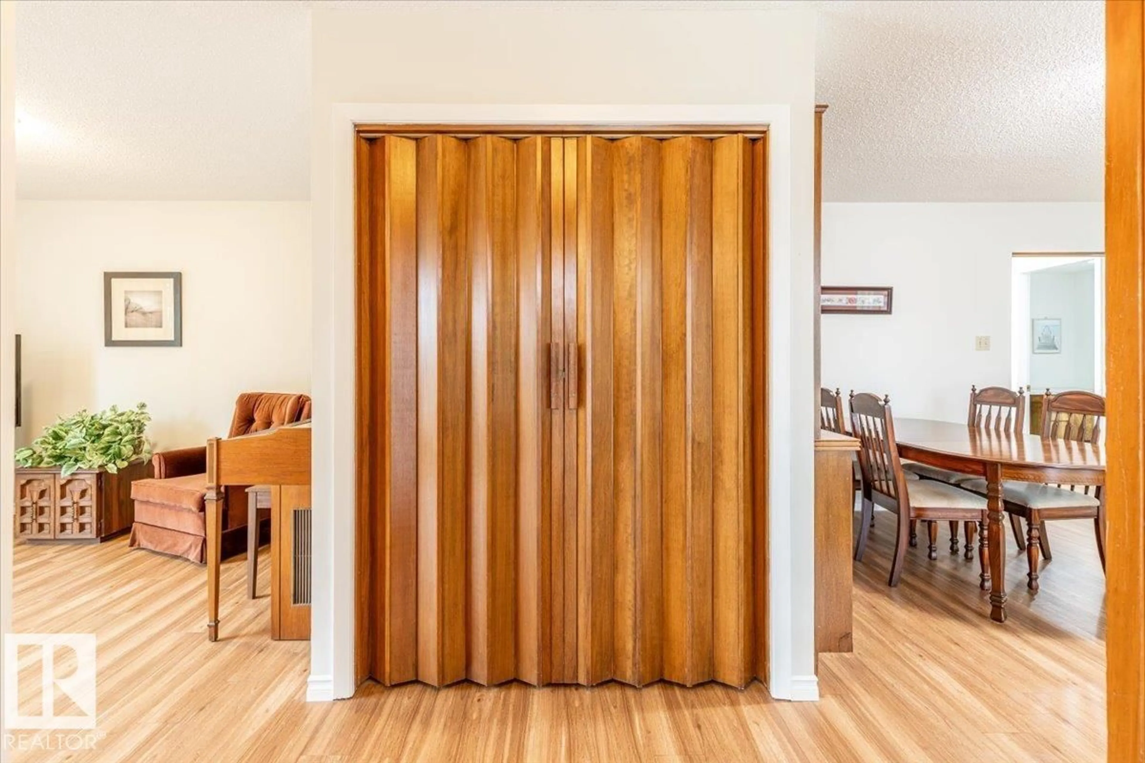 Indoor entryway for 4702 52 ST, Leduc Alberta T9E5E7