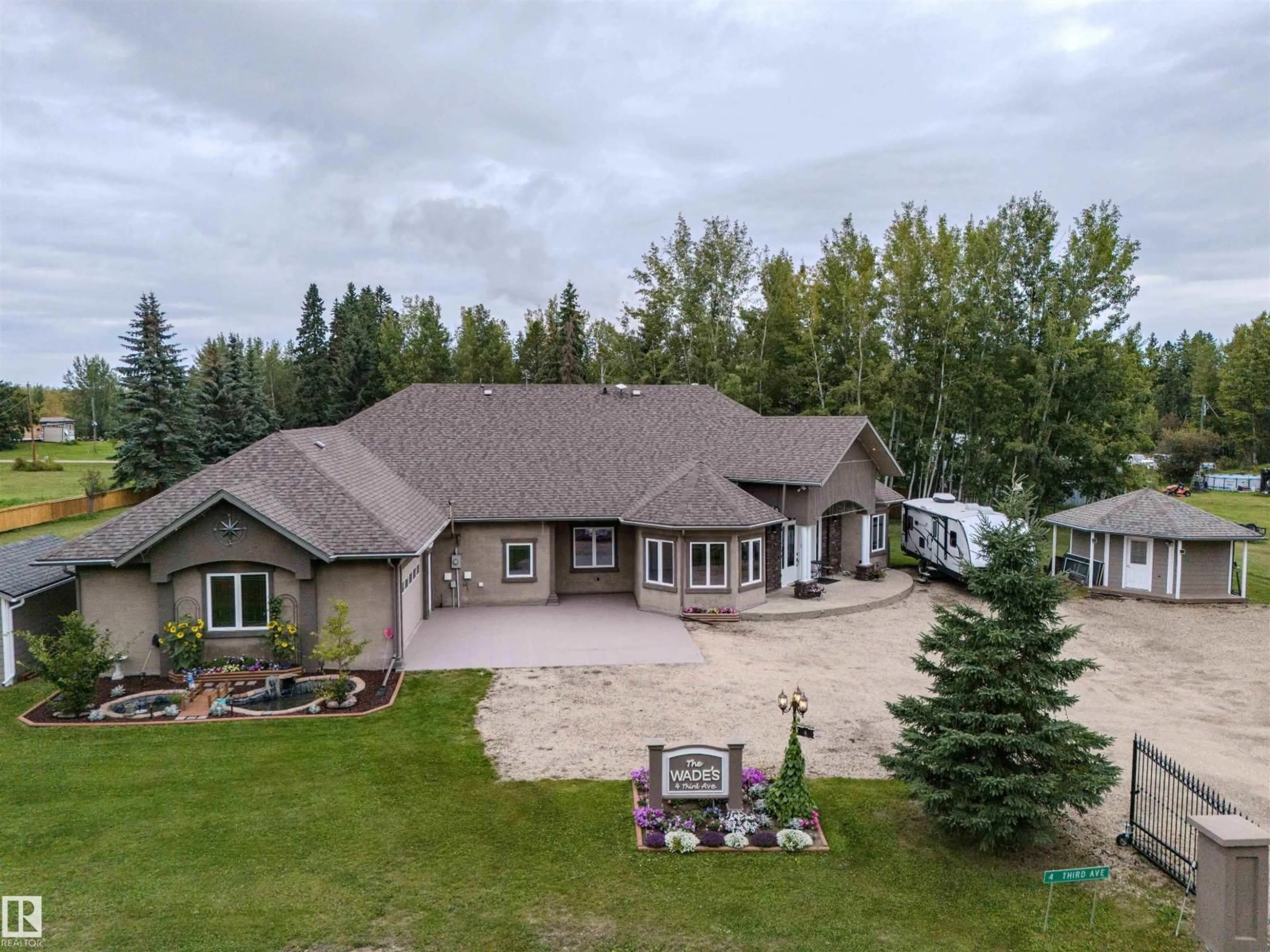 A pic from outside/outdoor area/front of a property/back of a property/a pic from drone, unknown for 4 THIRD AV, Entwistle Alberta T0E0T0