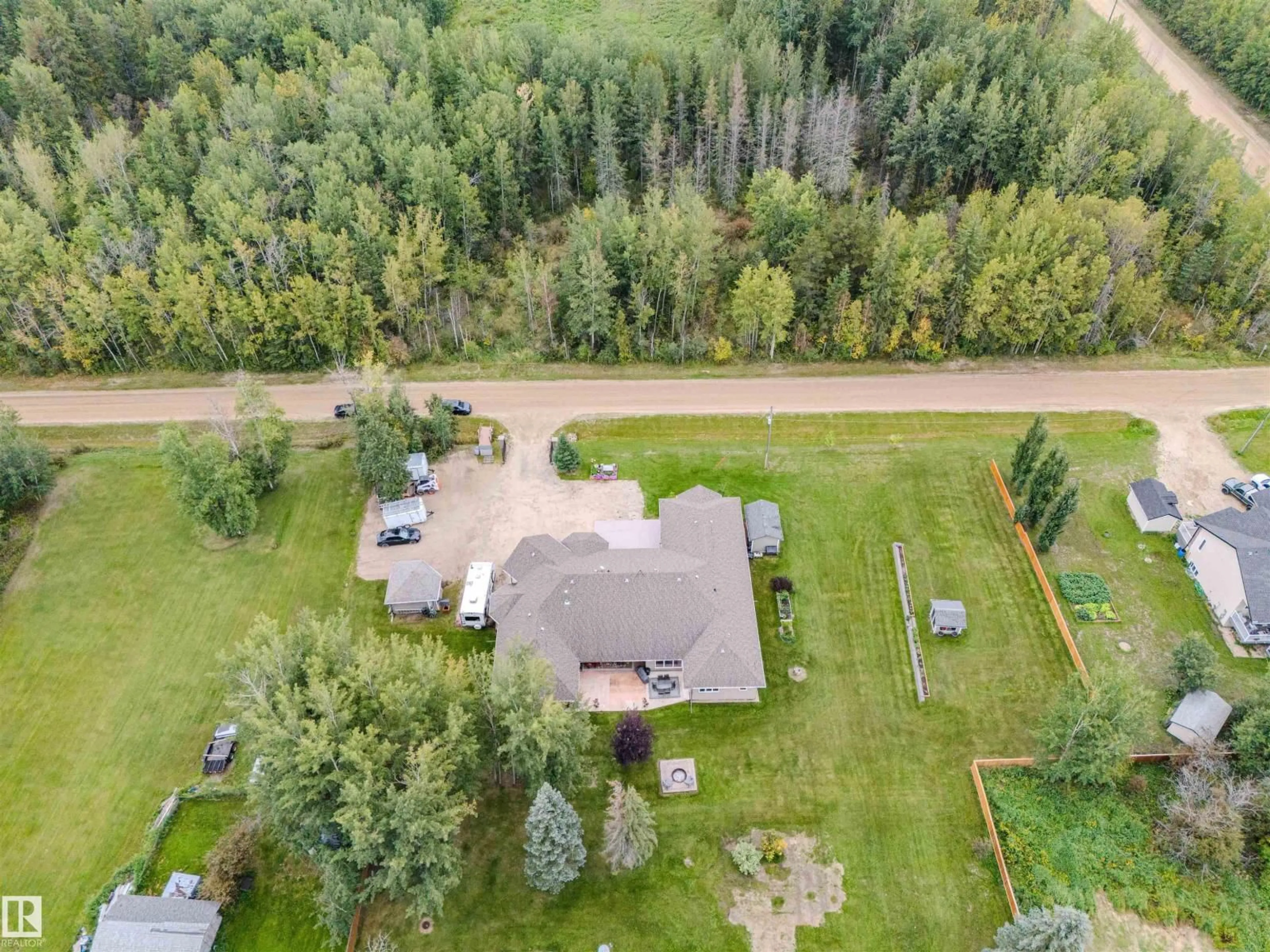 A pic from outside/outdoor area/front of a property/back of a property/a pic from drone, forest/trees view for 4 THIRD AV, Entwistle Alberta T0E0T0