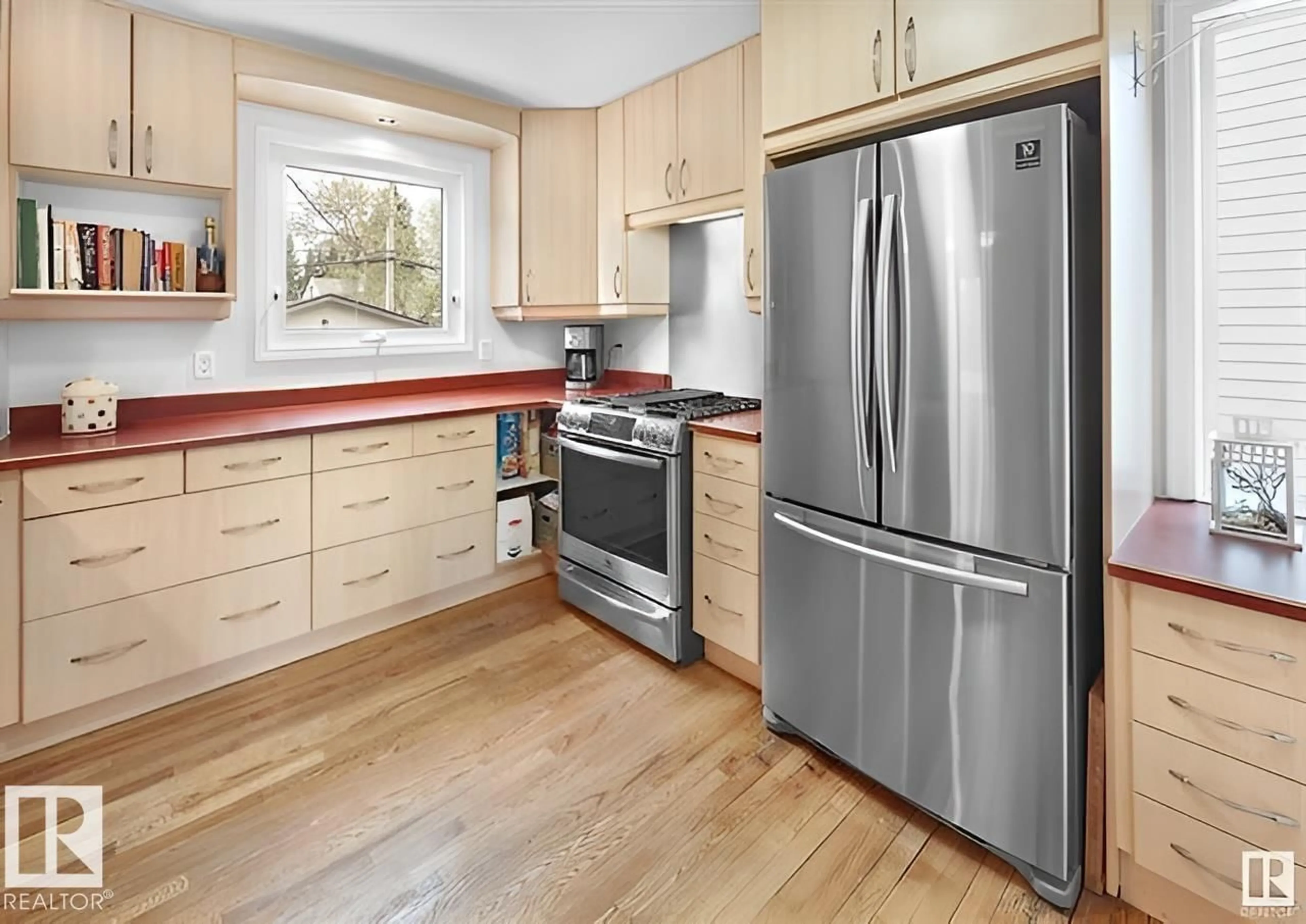Standard kitchen, wood/laminate floor for 11507 72 AV, Edmonton Alberta T6G0B7
