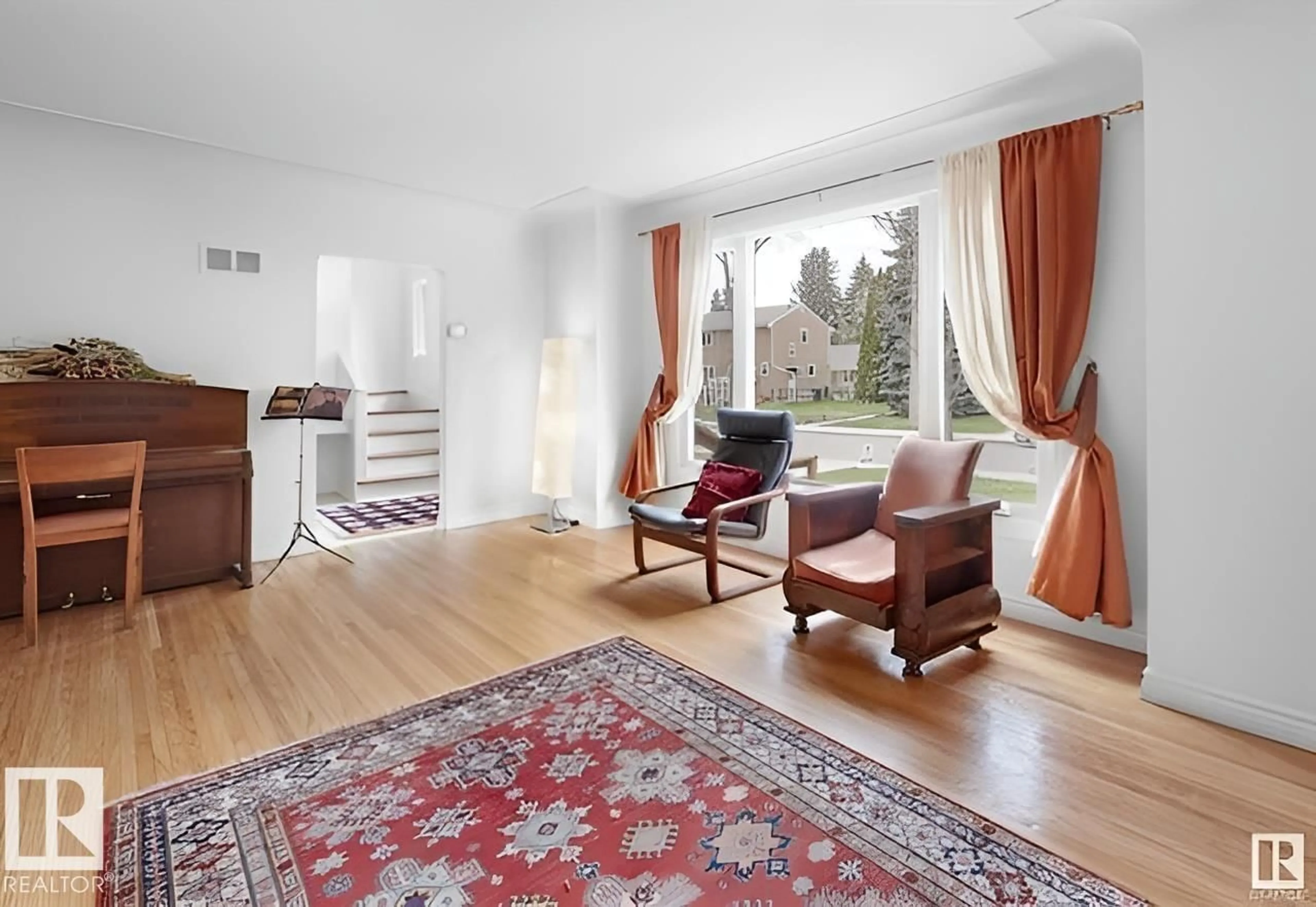 Living room with furniture, carpet floor for 11507 72 AV, Edmonton Alberta T6G0B7