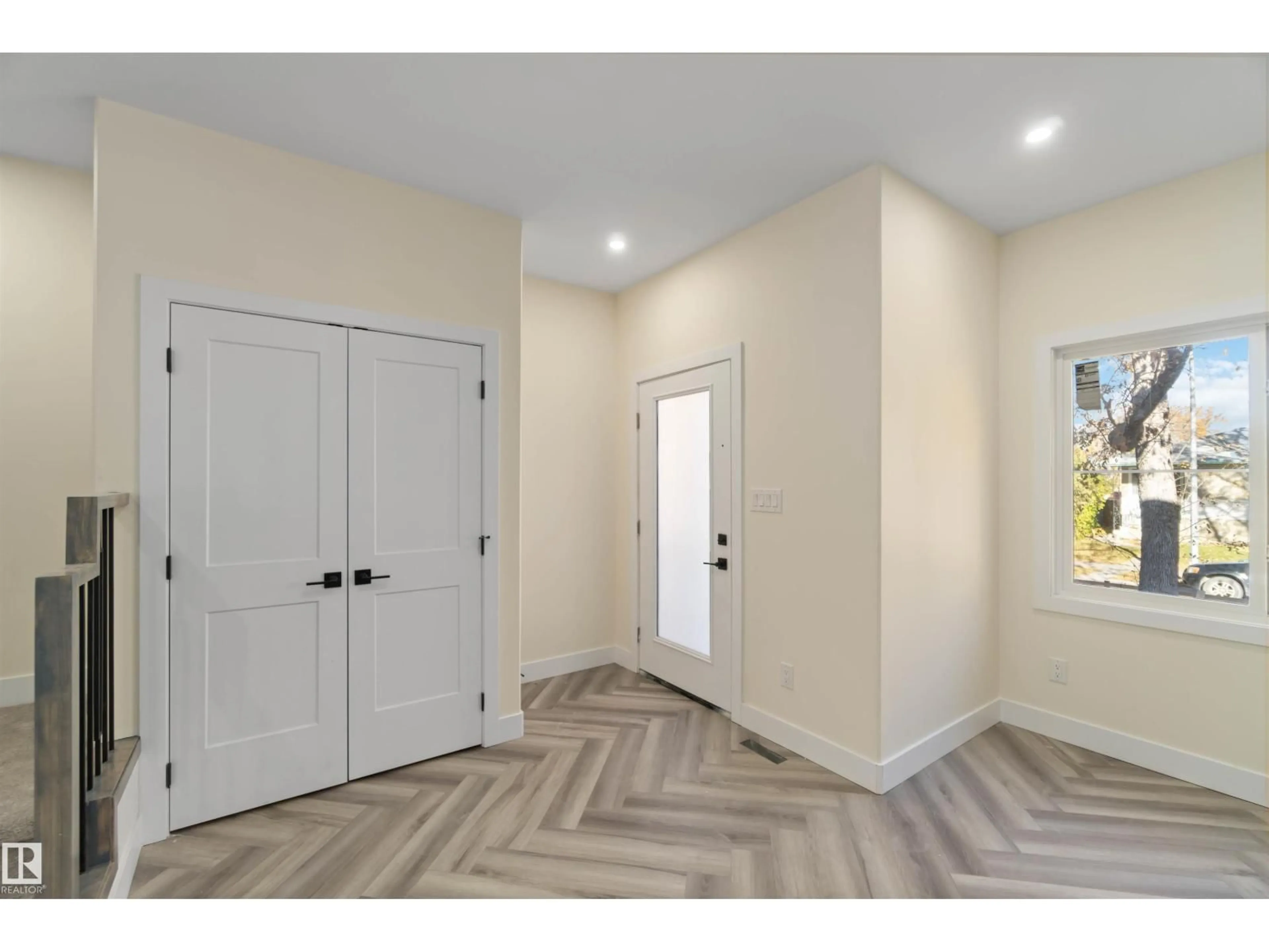 Indoor entryway for 8319 81 AVE, Edmonton Alberta T6C0W1