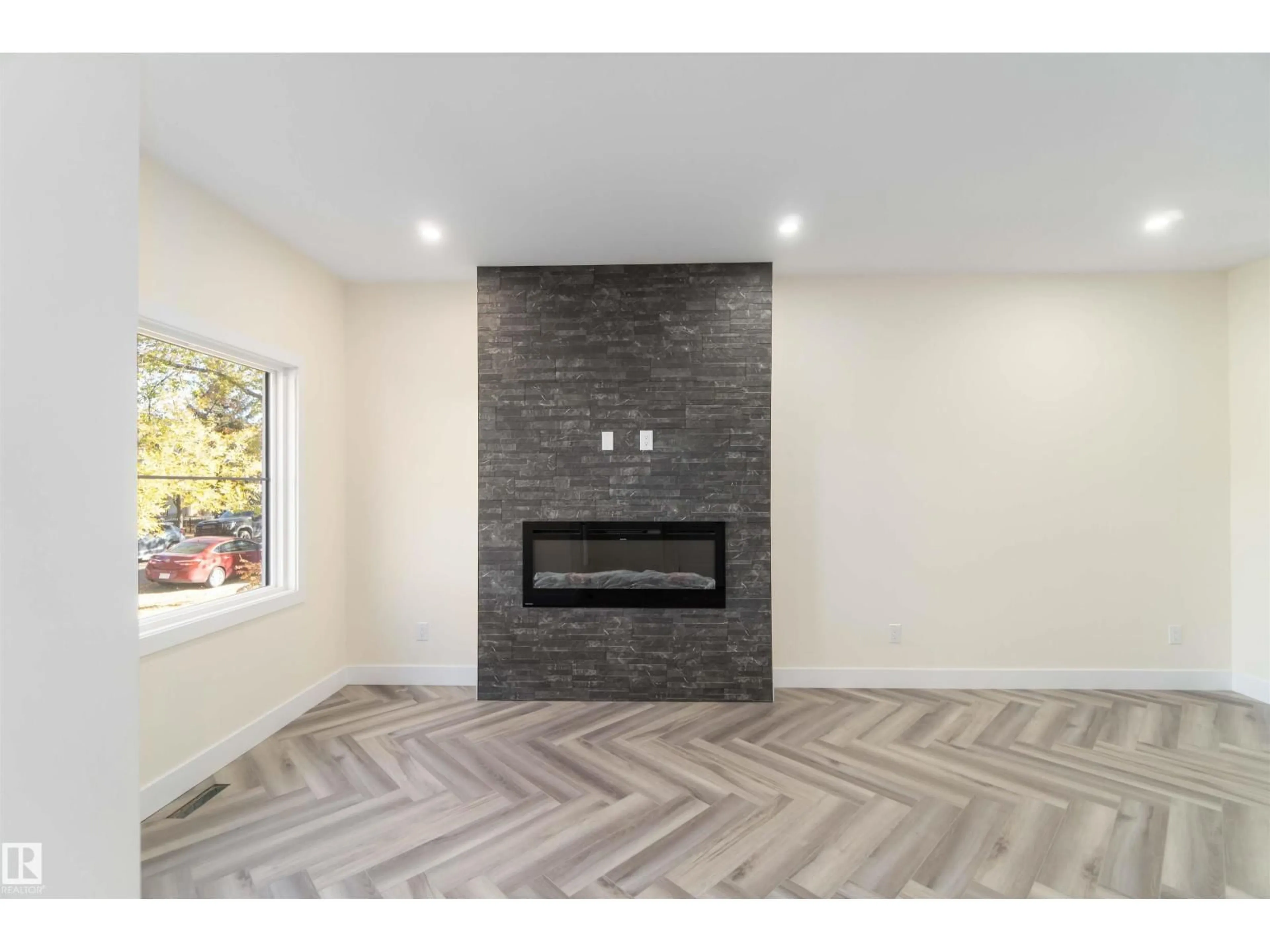 Unknown for 8319 81 AVE, Edmonton Alberta T6C0W1