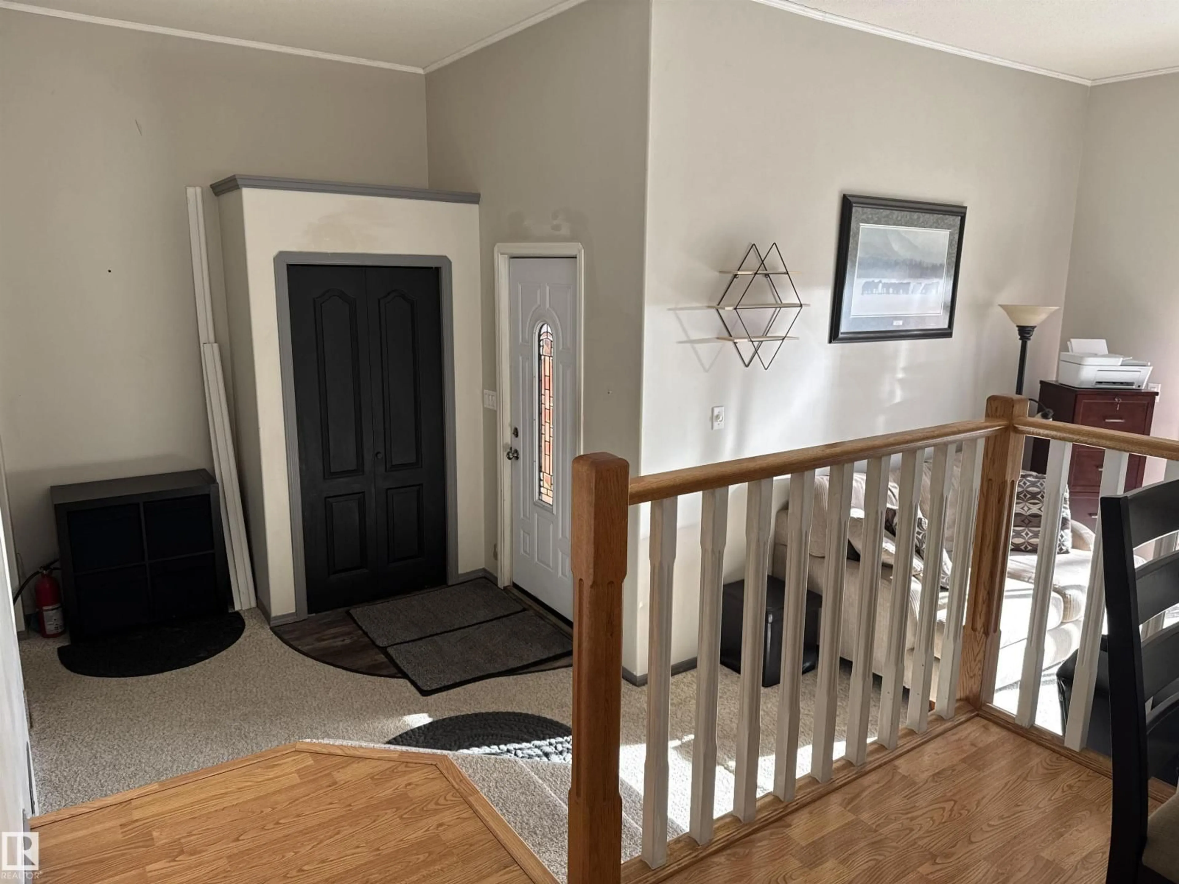Indoor entryway for 4745 49 AV, Drayton Valley Alberta T7A1J3