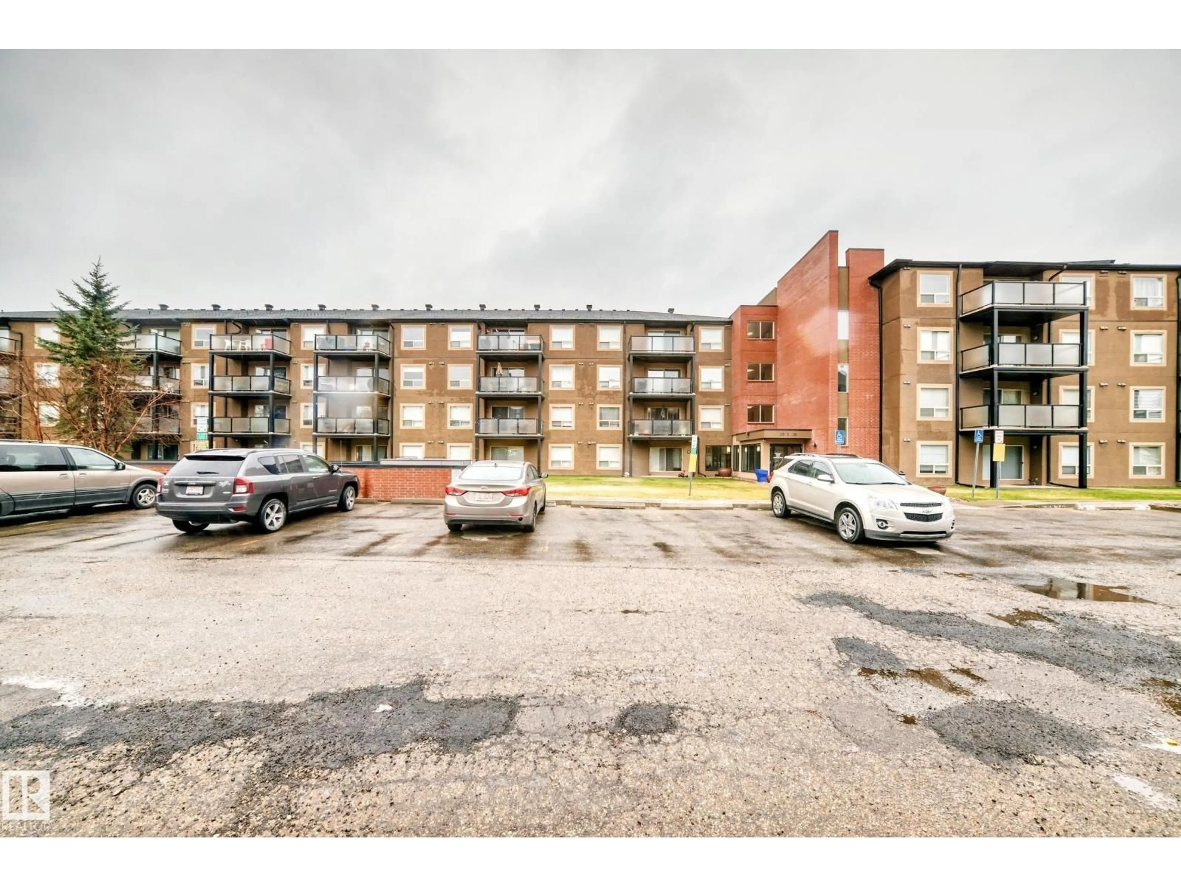 A pic from outside/outdoor area/front of a property/back of a property/a pic from drone, unknown for #102 - 13907 136 ST NW, Edmonton Alberta T6Y1Y5