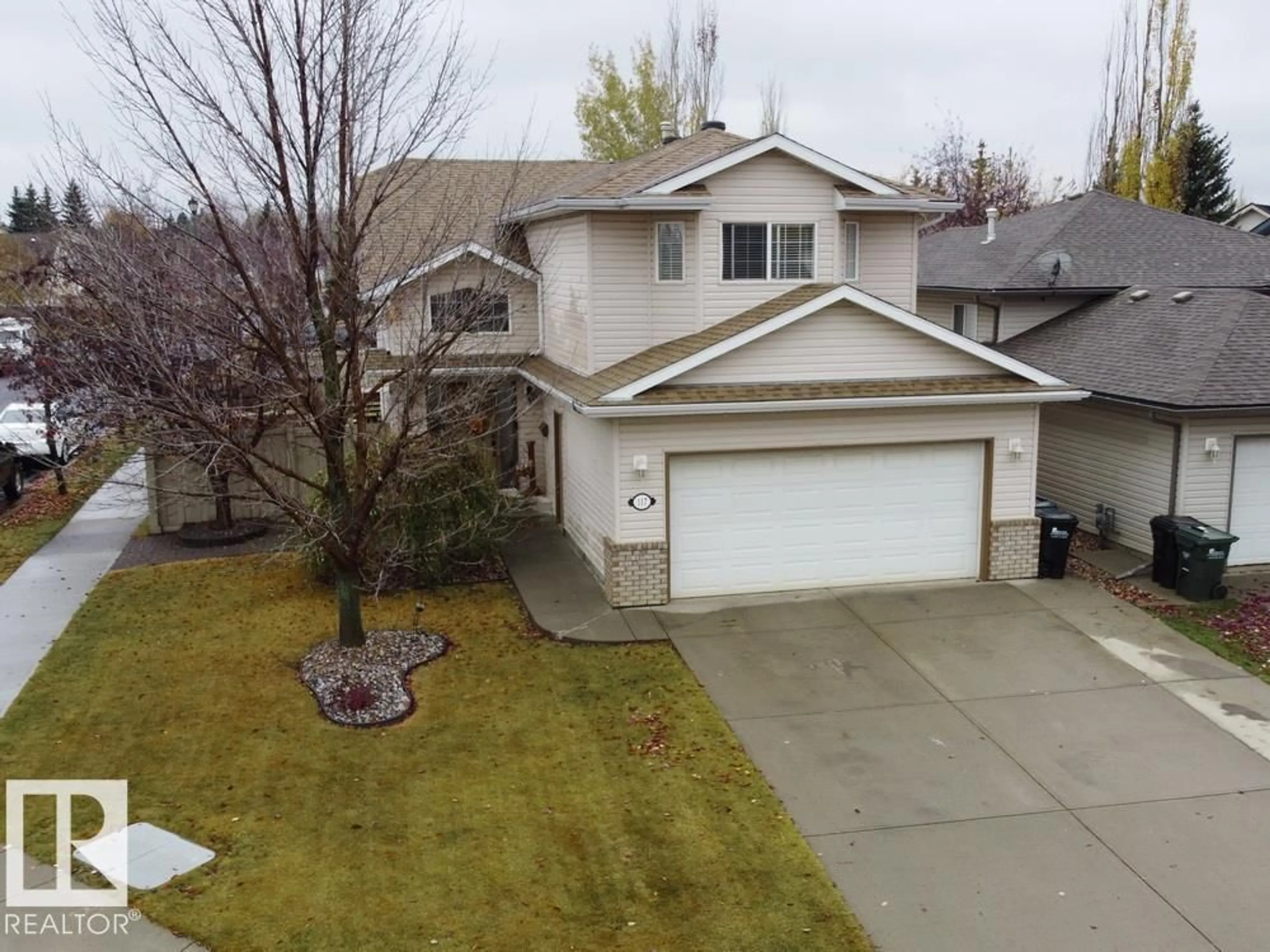 A pic from outside/outdoor area/front of a property/back of a property/a pic from drone, street for 117 FOXBORO TC, Sherwood Park Alberta T8A6C8