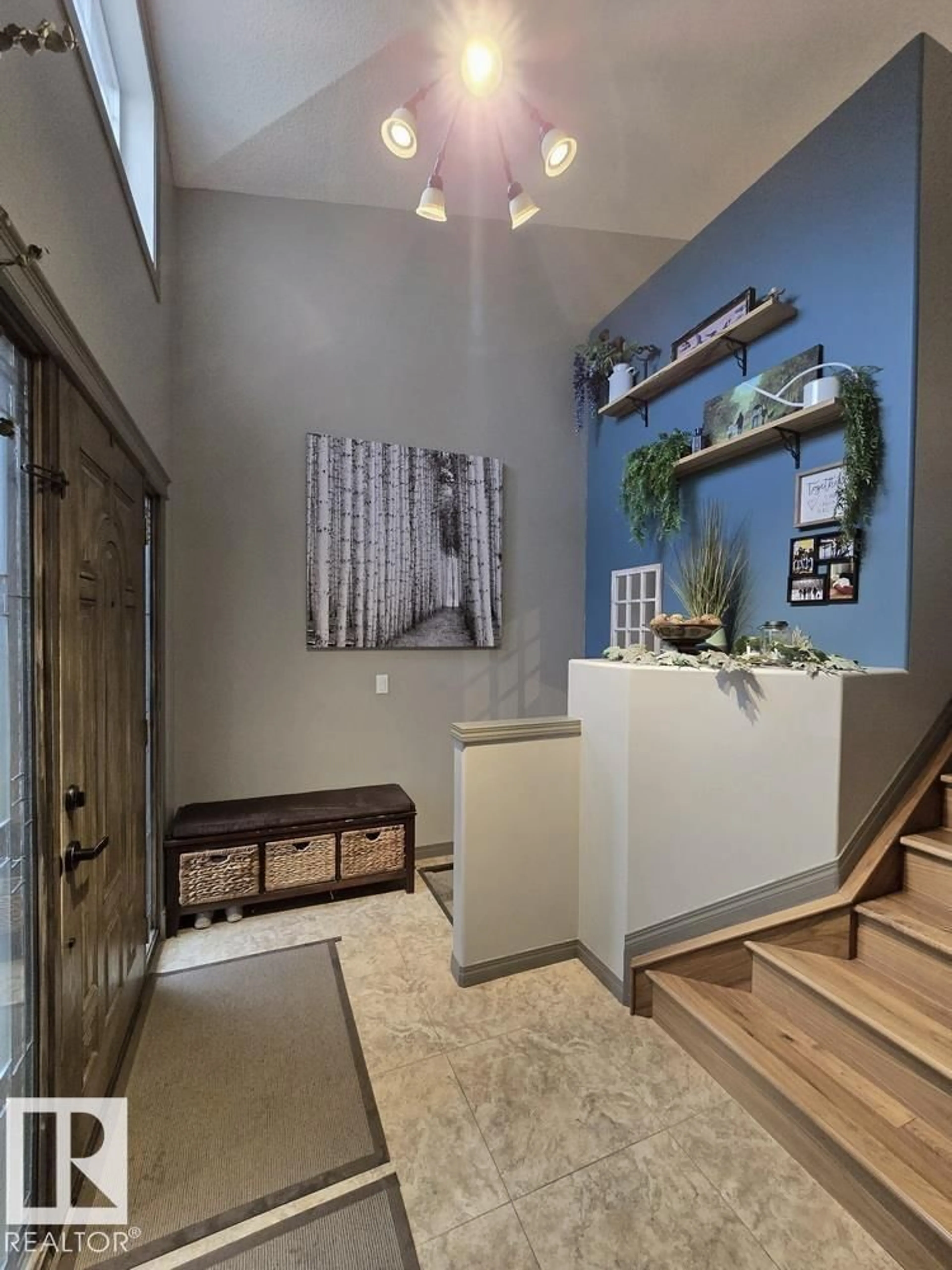 Indoor entryway for 117 FOXBORO TC, Sherwood Park Alberta T8A6C8