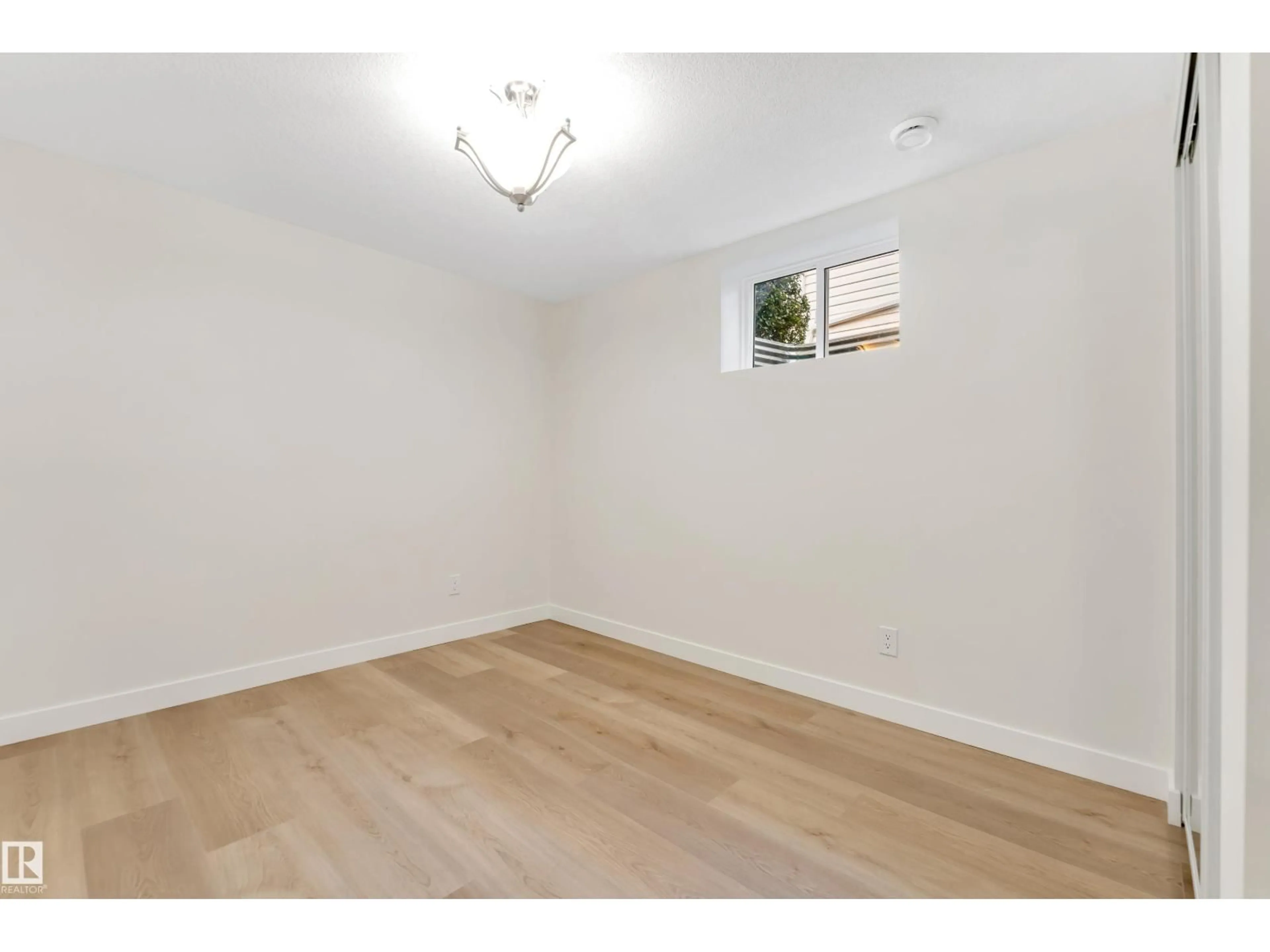 A pic of a room for 5907 137 AV, Edmonton Alberta T5A0P1