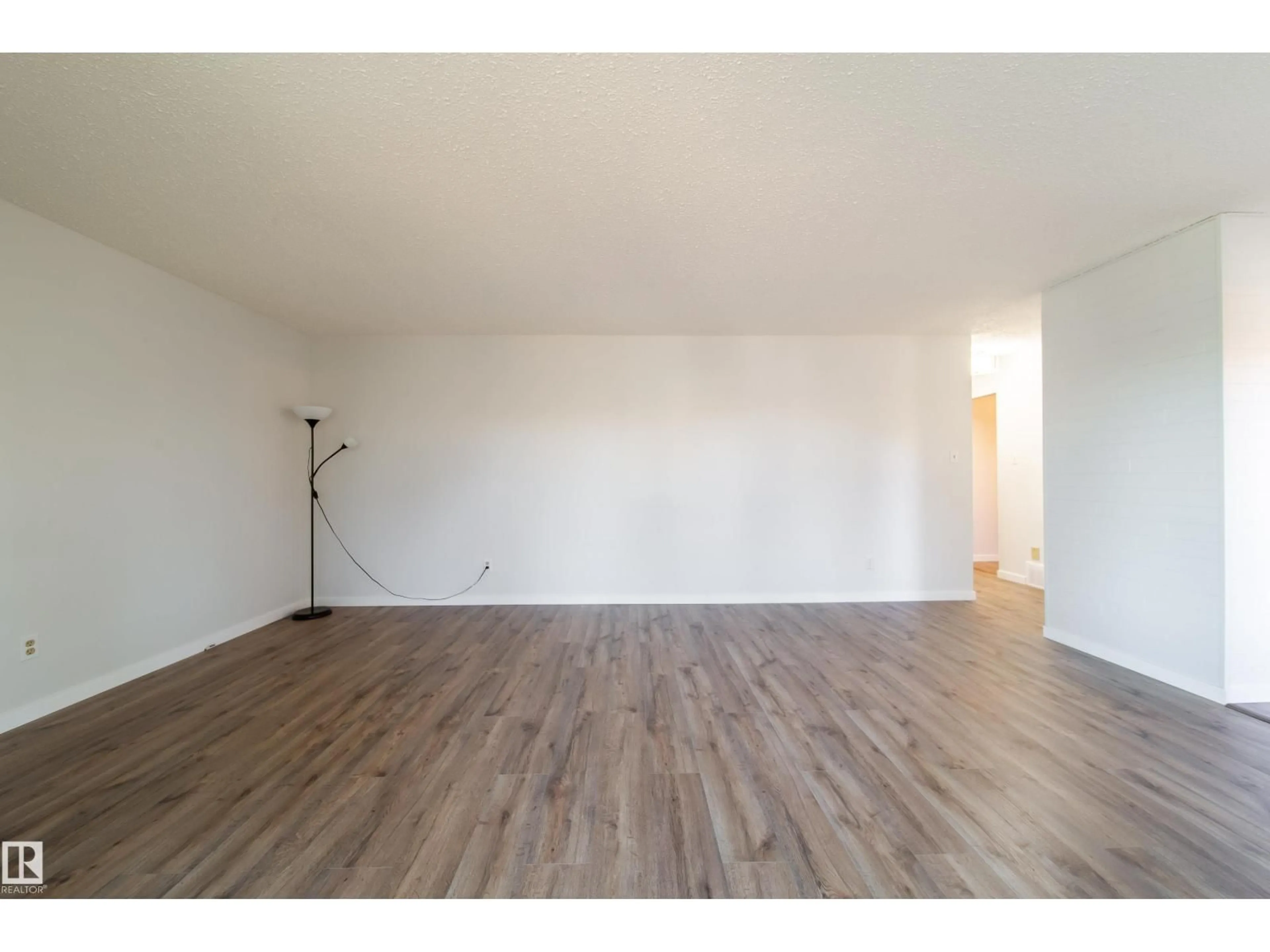A pic of a room for 14511 21 ST, Edmonton Alberta T5Y1T7