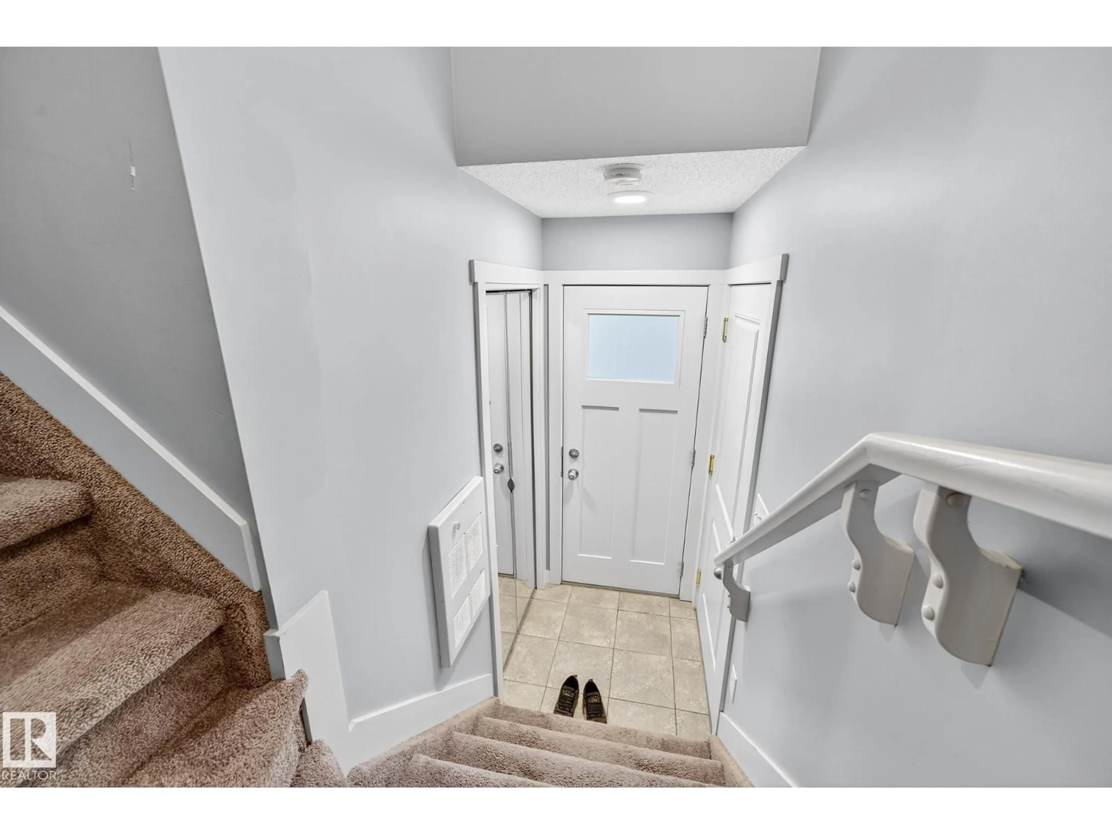 Indoor entryway for 15 - 17832 78 ST, Edmonton Alberta T5Z0P7